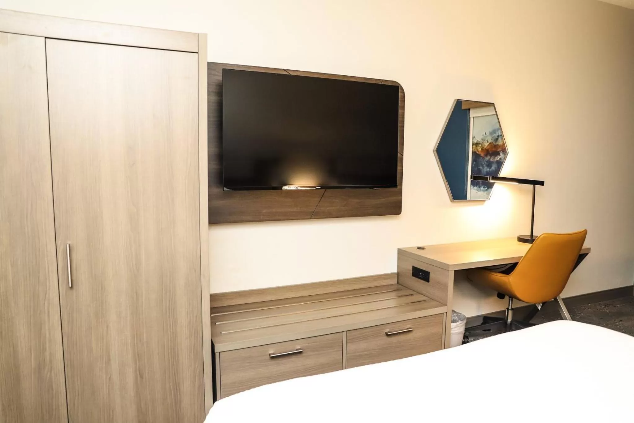 Photo of the whole room, Bed in Holiday Inn Express & Suites Donegal by IHG