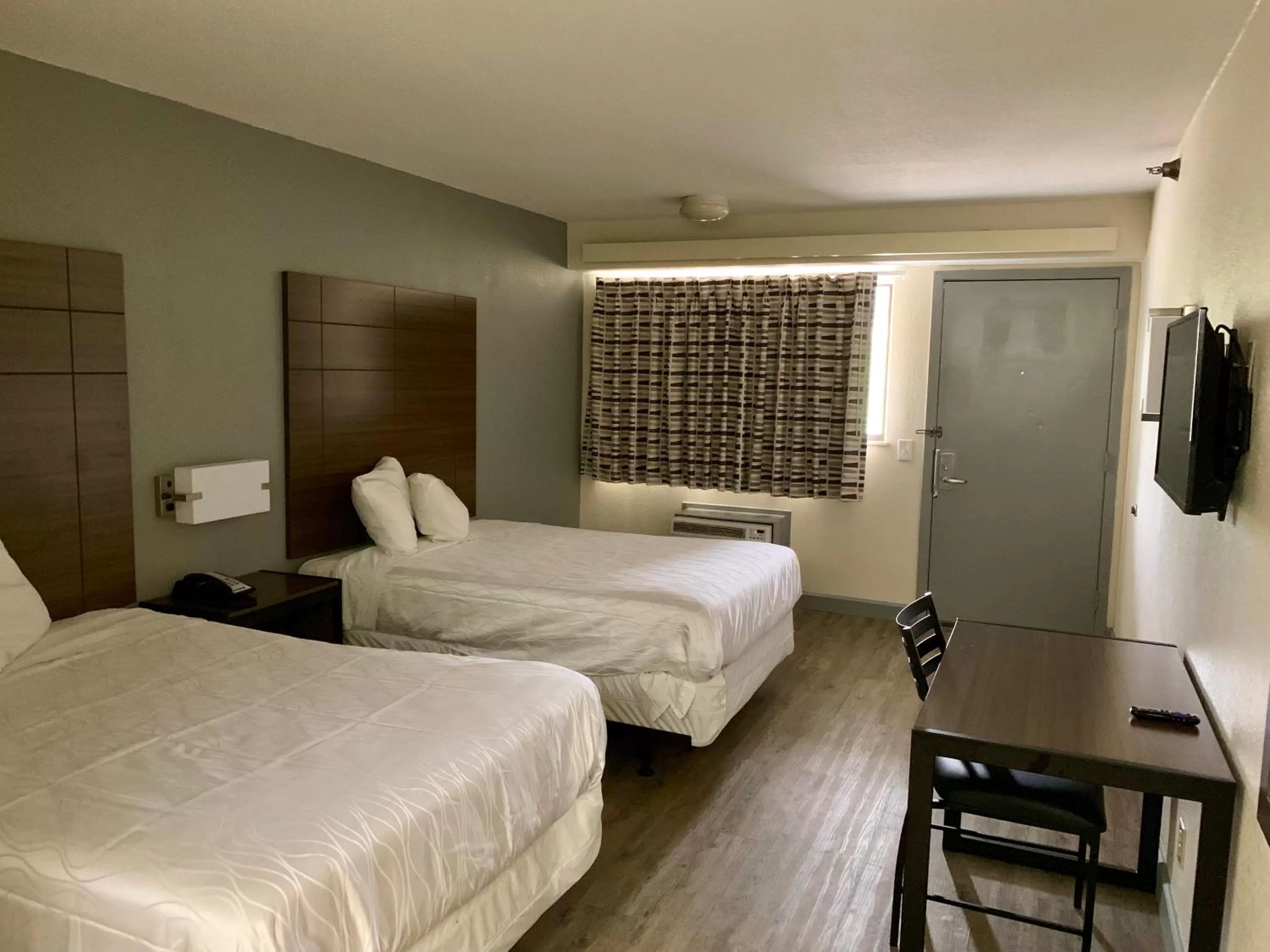 Bedroom, Bed in Dallas Love Field Inn