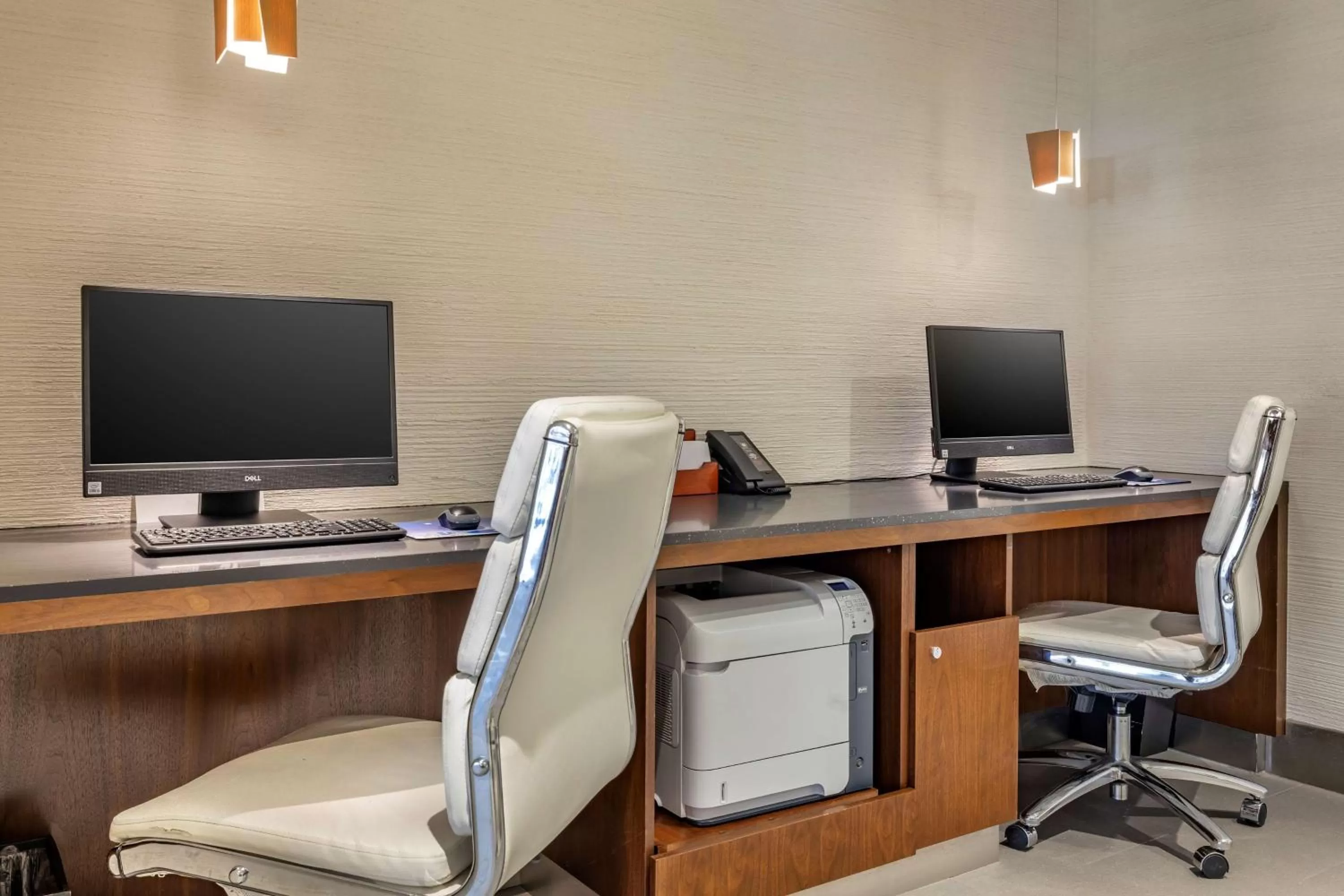 Business facilities in Hilton Grand Vacations Club Hokulani Waikiki Honolulu