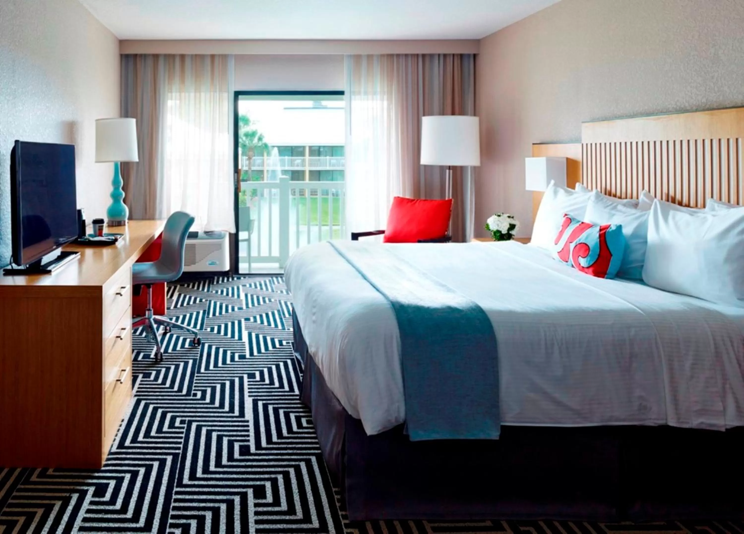 Bed in Wyndham Orlando Resort International Drive