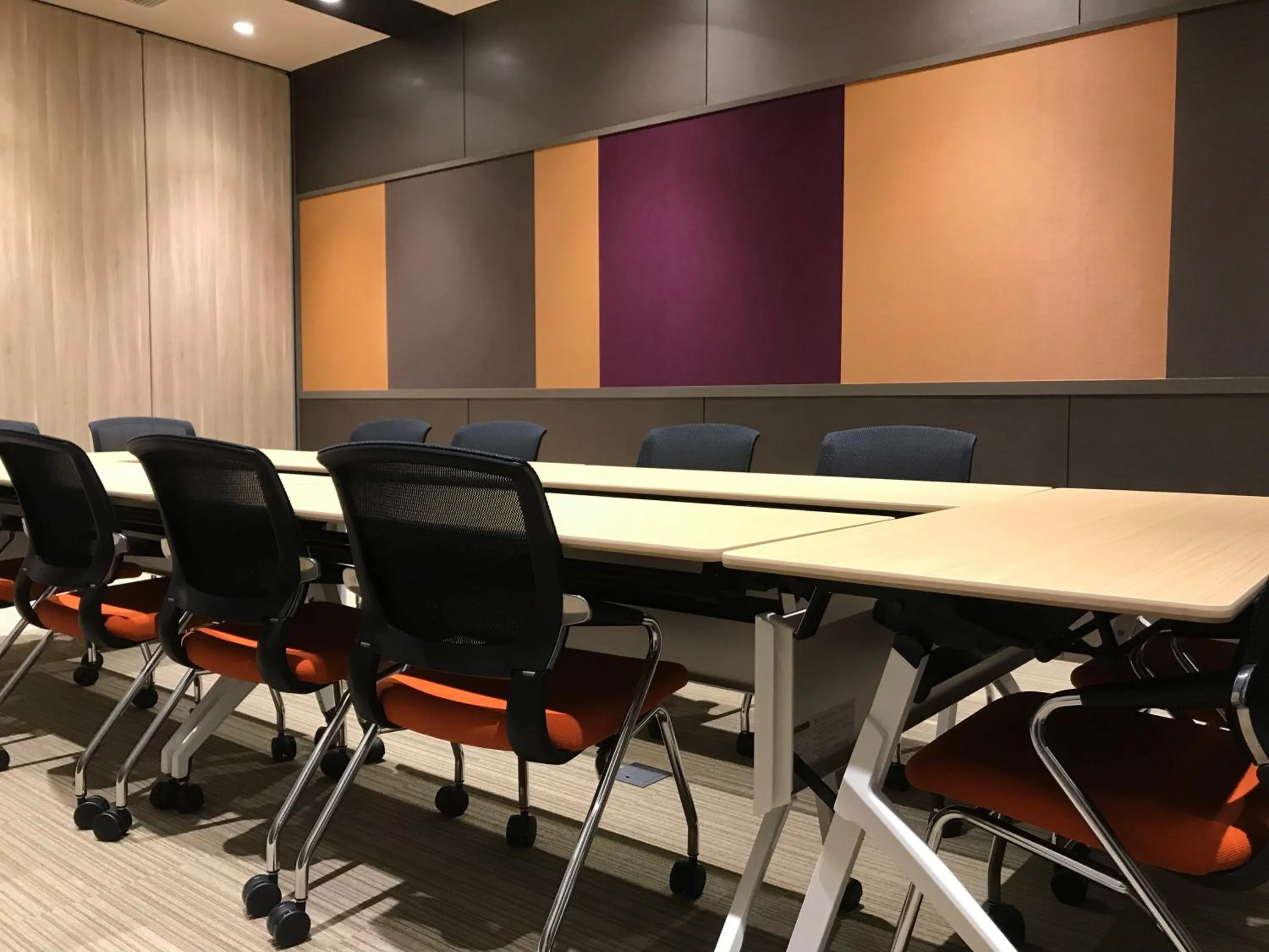 Business facilities in Holiday Inn & Suites Shin Osaka by IHG