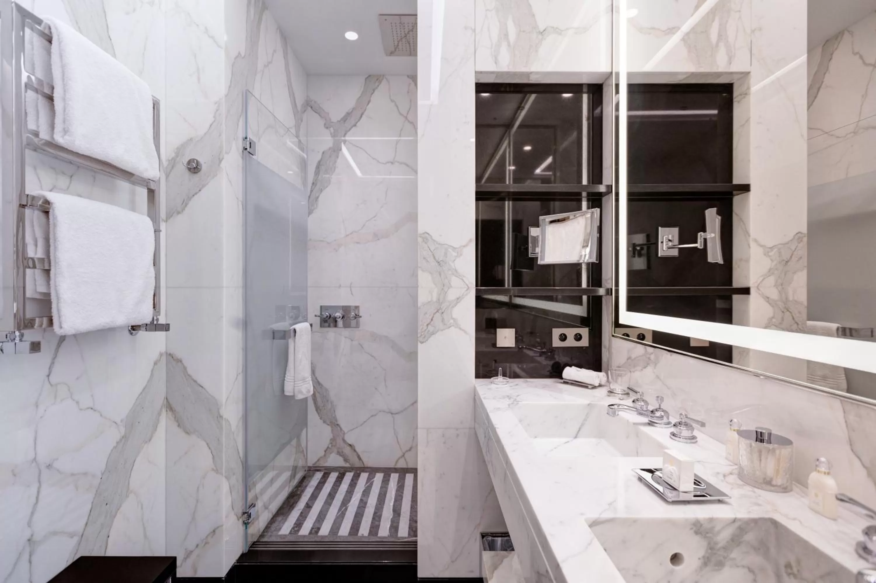 Deluxe room with City or Patio View in Hôtel de Paris Monte-Carlo