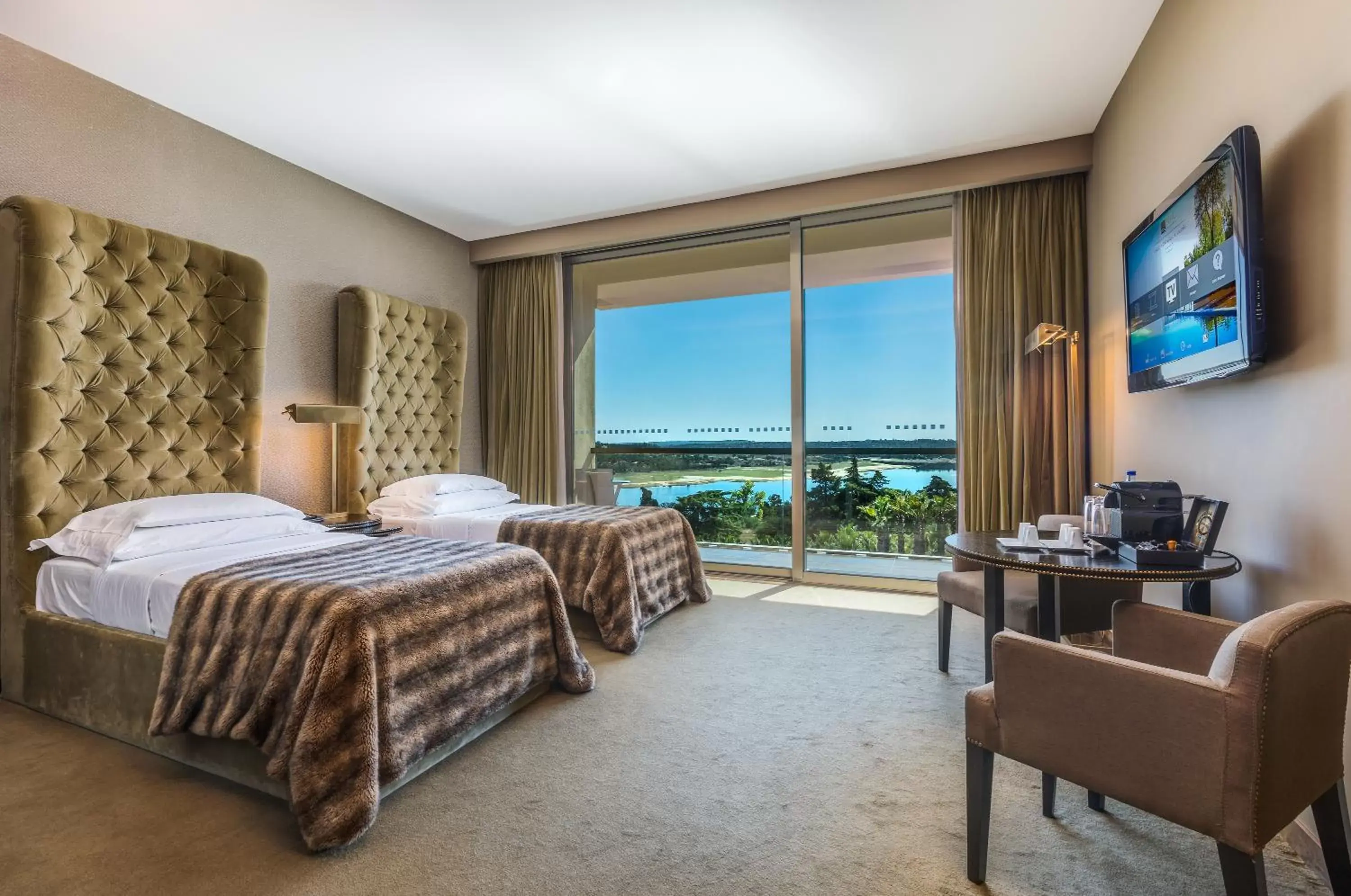 Family Room with Lake View in Lago Montargil & Villas Family Room with Lake View in Lago Montargil & Villas