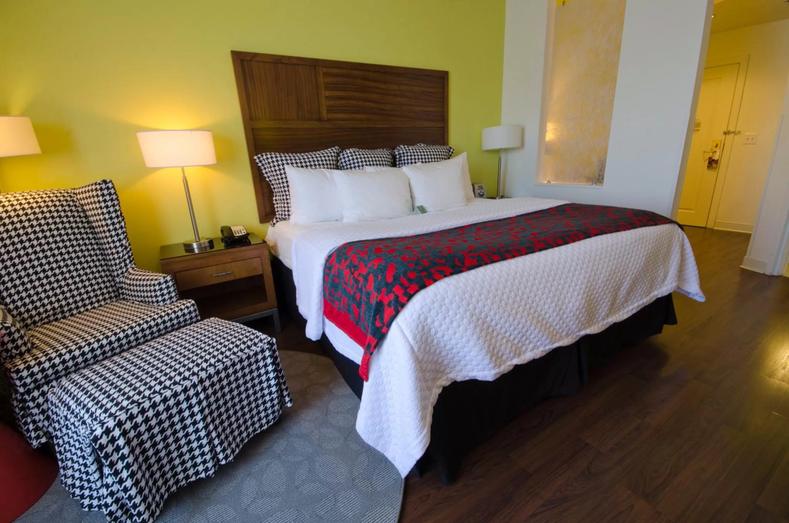 Photo of the whole room, Bed in Hotel Indigo Columbus Architectural Center by IHG