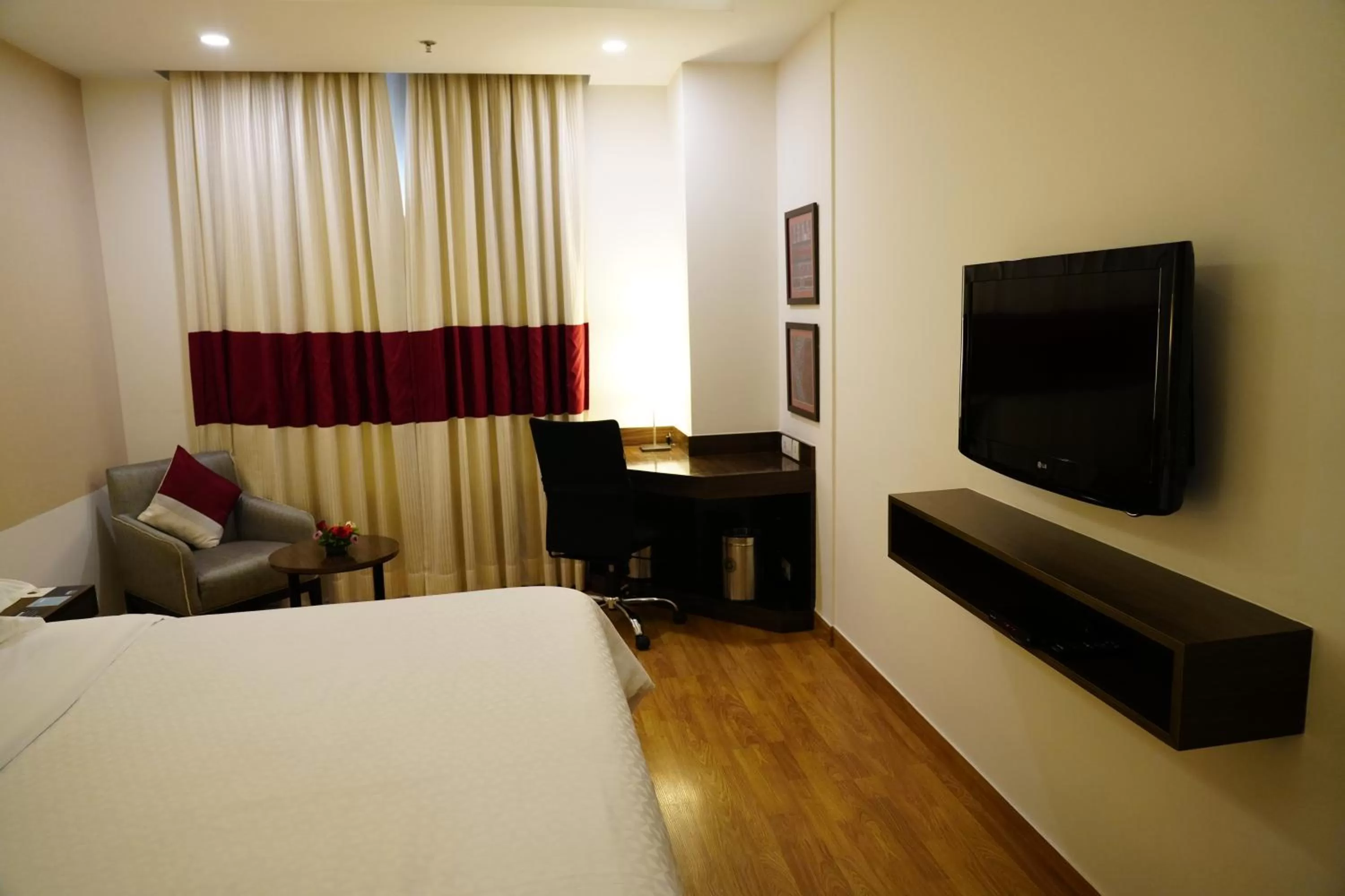 TV and multimedia, Bed in Four Points by Sheraton Vadodara