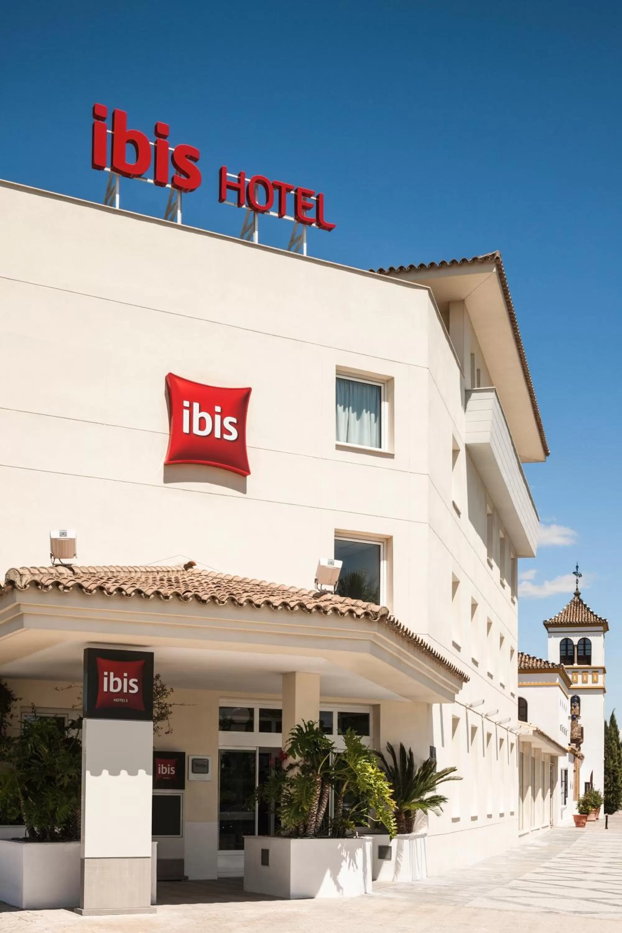 Facade/entrance in Ibis Sevilla