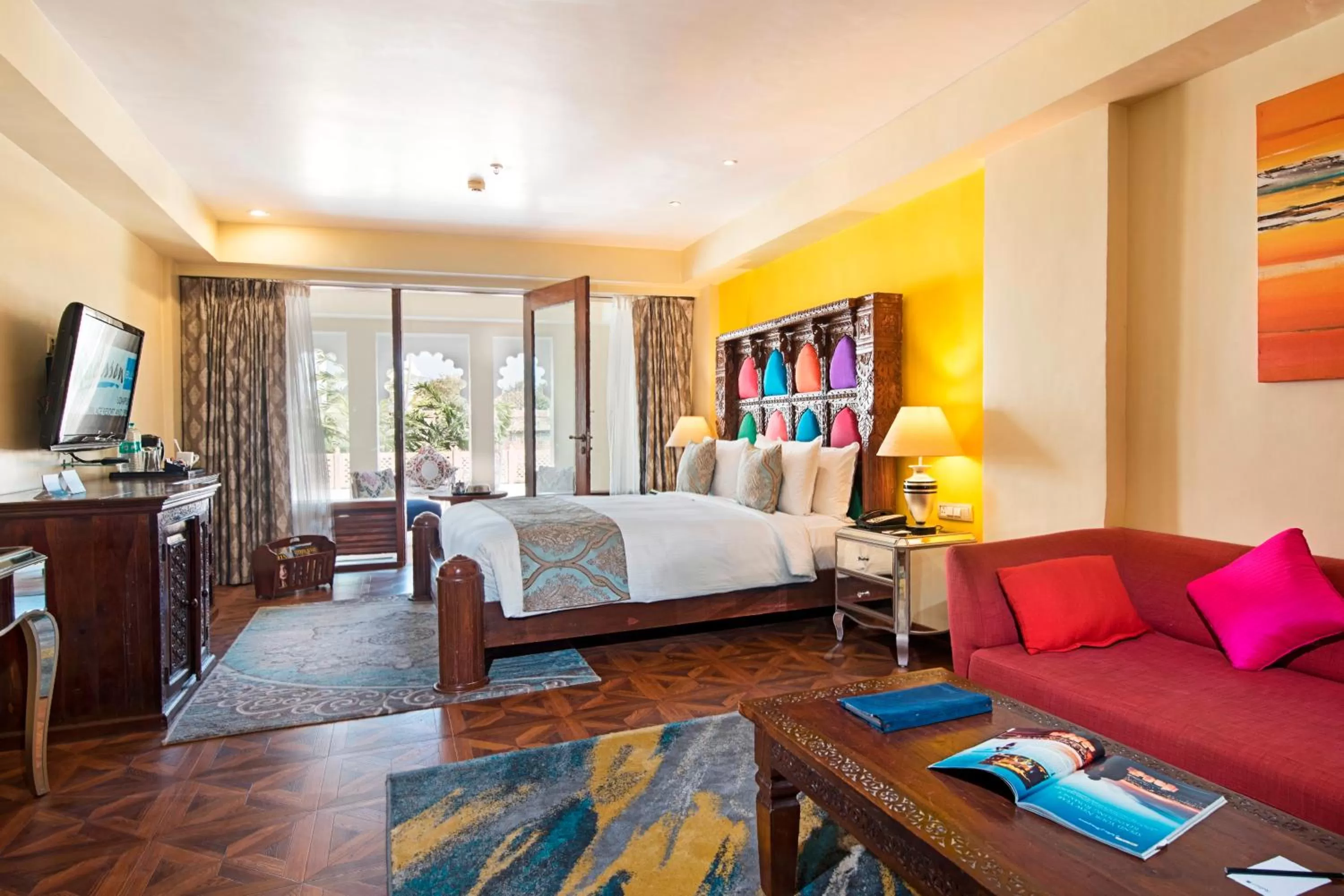 Bed in Radisson Blu Udaipur Palace Resort & Spa