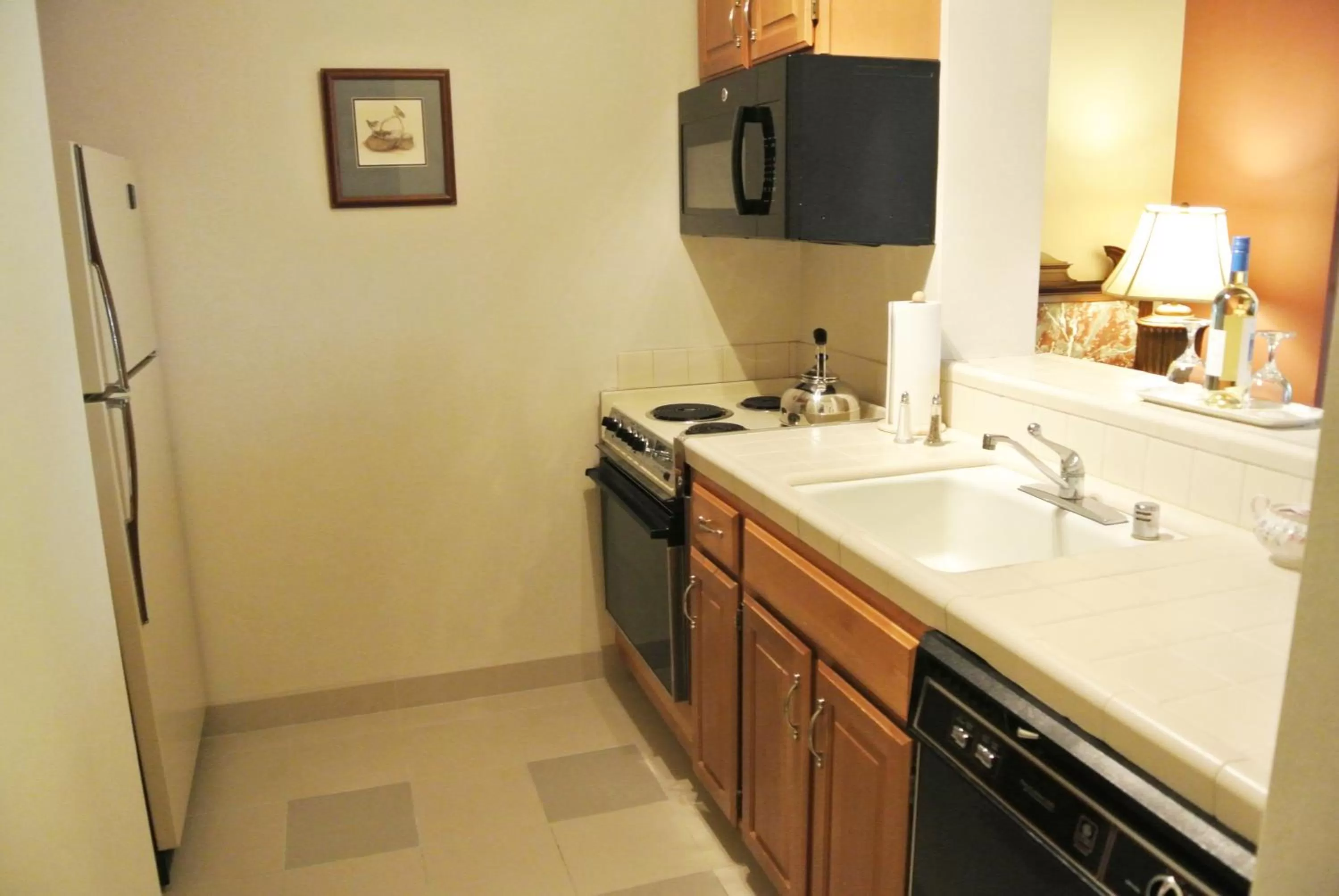 Kitchen or kitchenette in Cow Hollow Inn and Suites