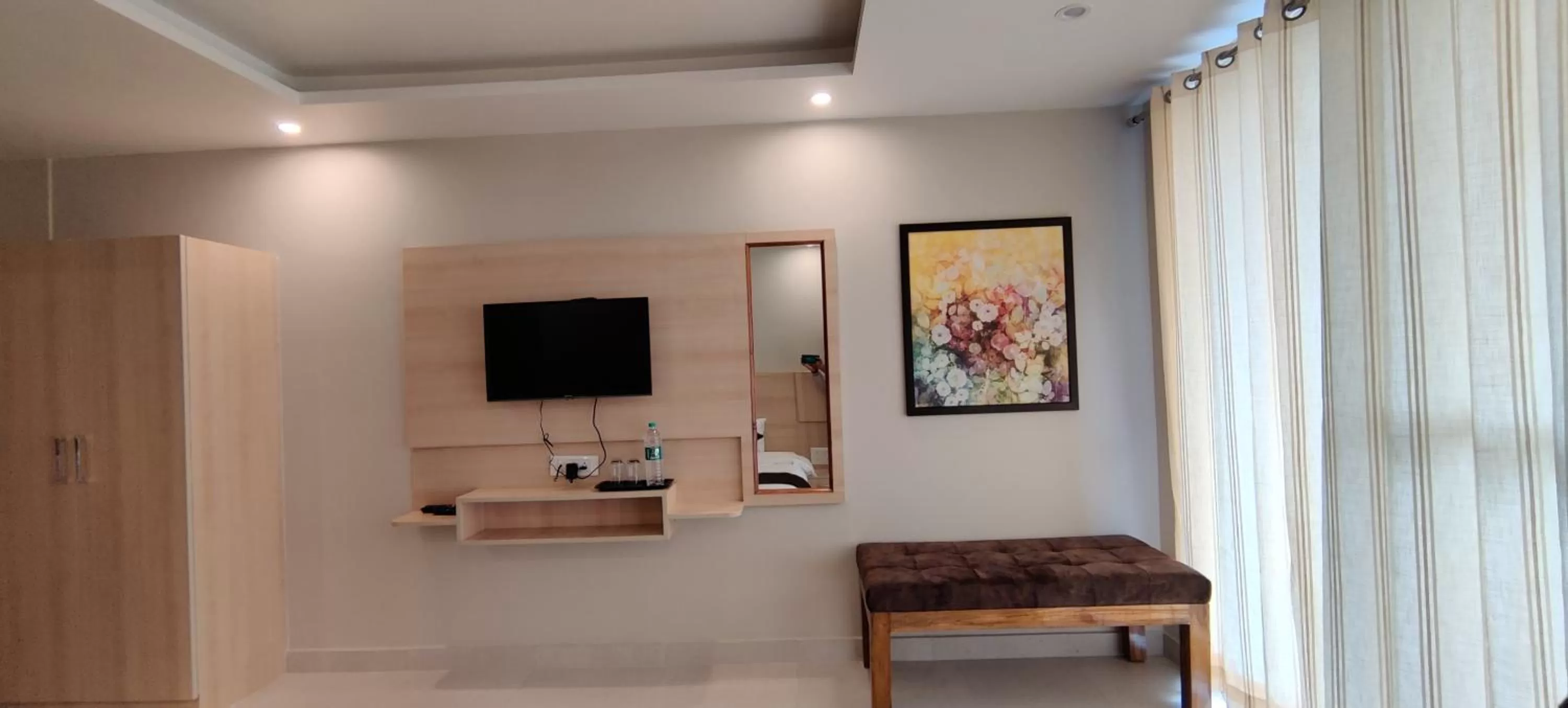 Bed, TV/Entertainment Center in Punyah Residency Rishikesh