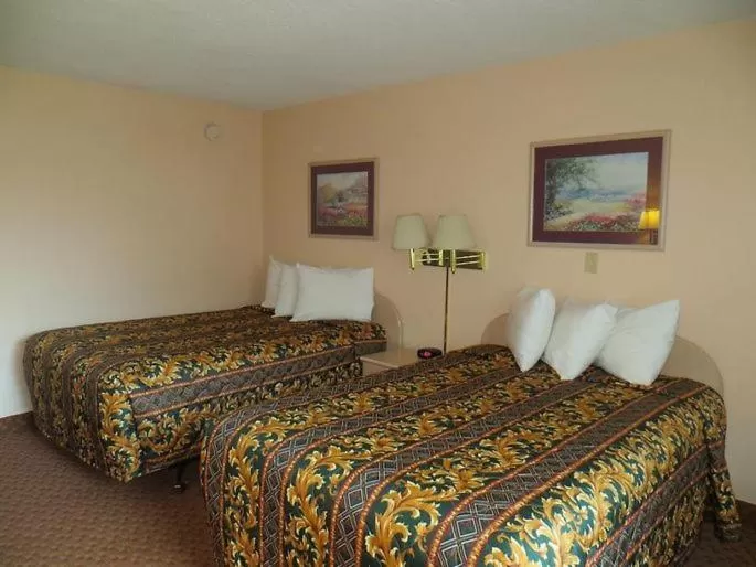 Bed in Super Stay Inn Princeton