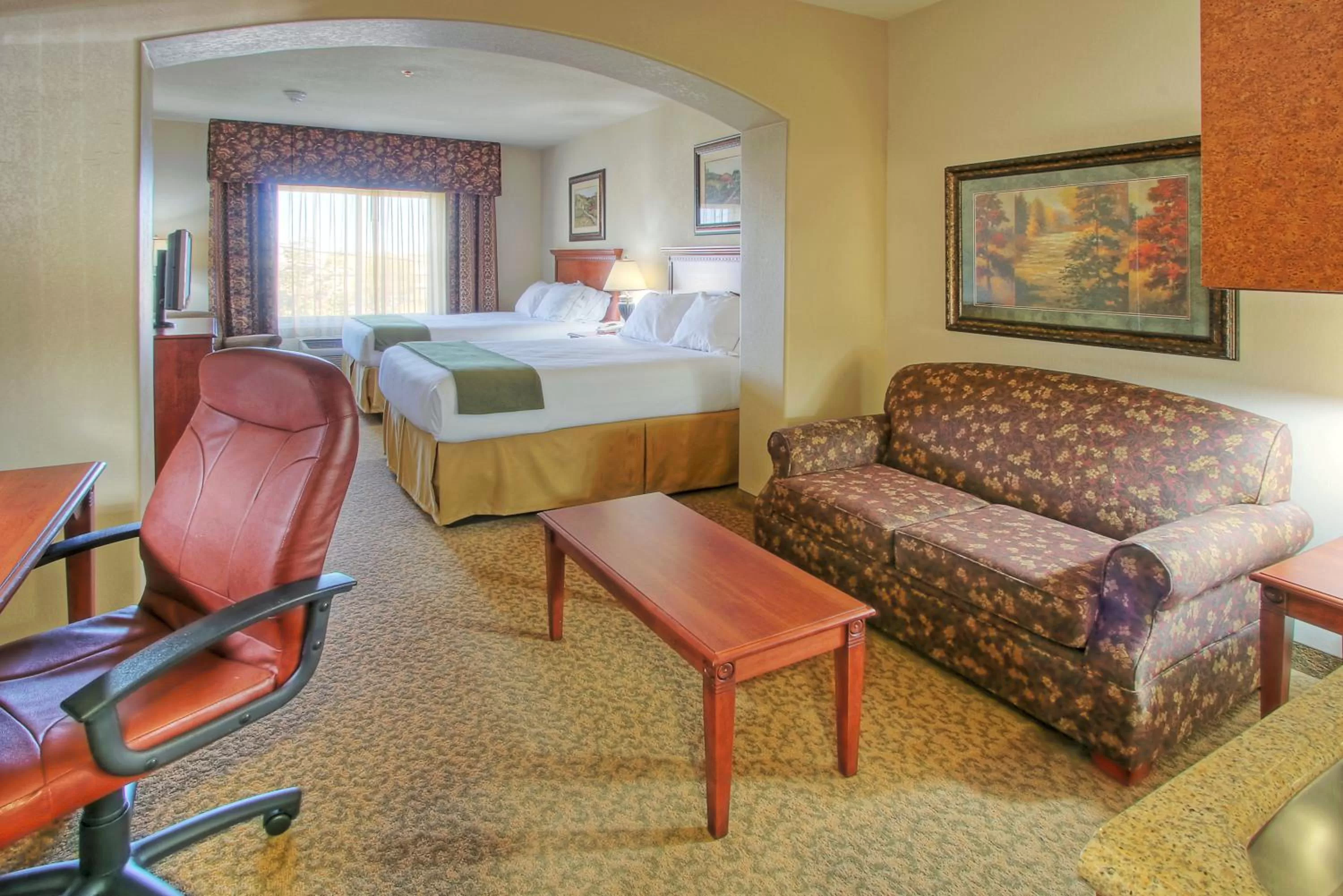 Photo of the whole room, Bed in Holiday Inn Express Hotel & Suites Las Cruces by IHG