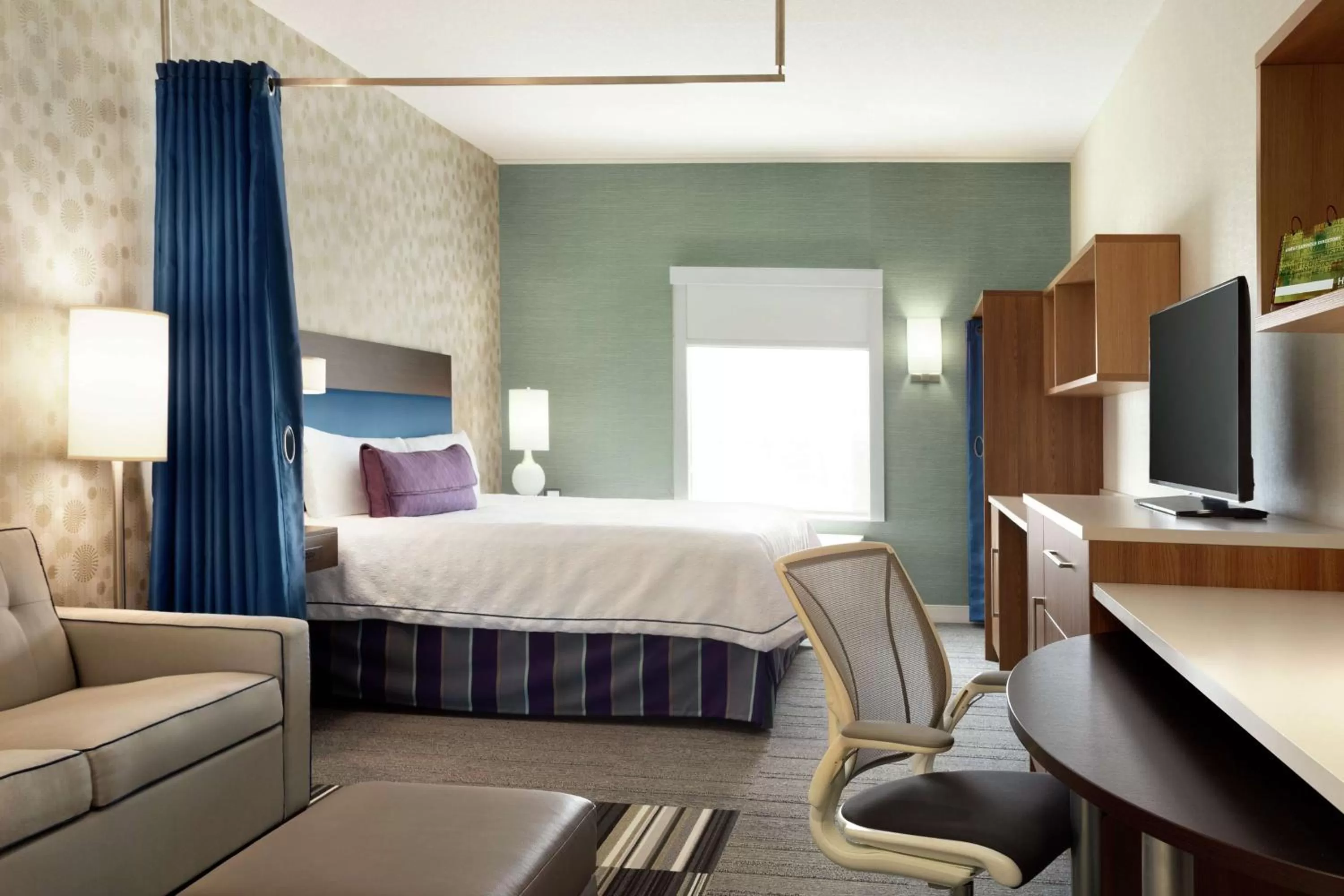 Bedroom, Bed in Home2 Suites by Hilton Milton Ontario