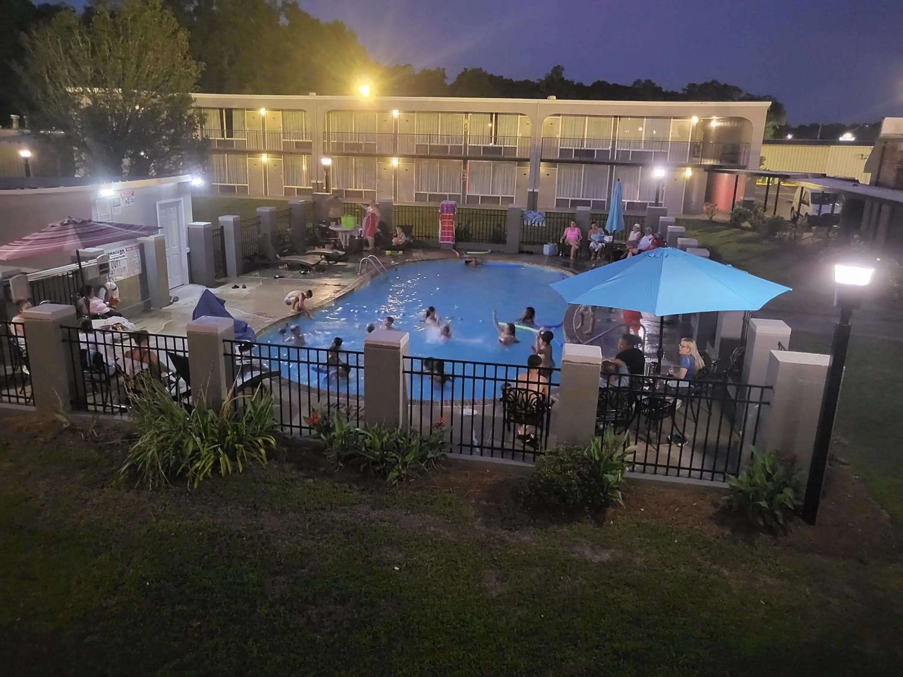 Swimming pool in Econolodge
