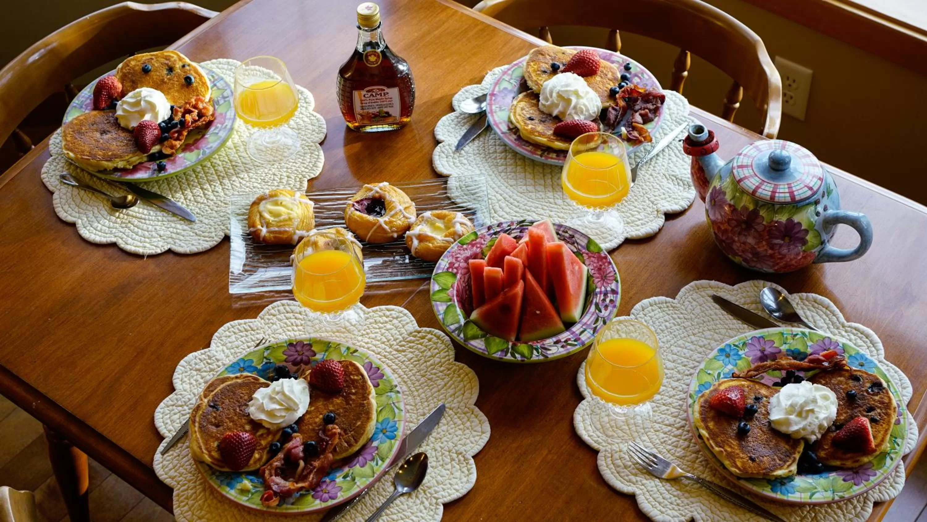 Dining area in The Poplar Inn