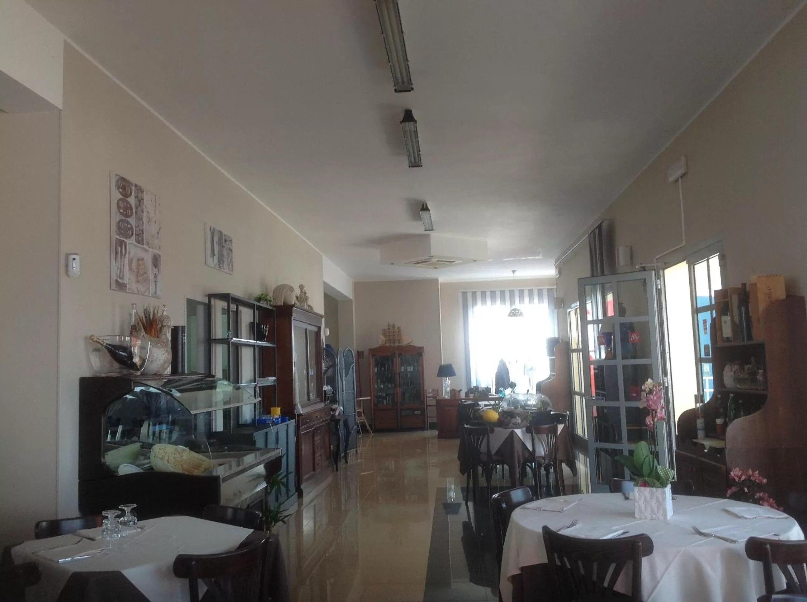 Restaurant/places to eat in Le Torri