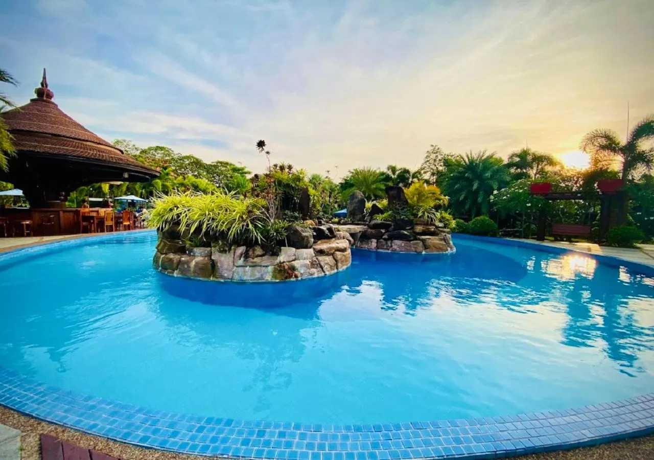 Swimming Pool in Try Palace Resort-Kep