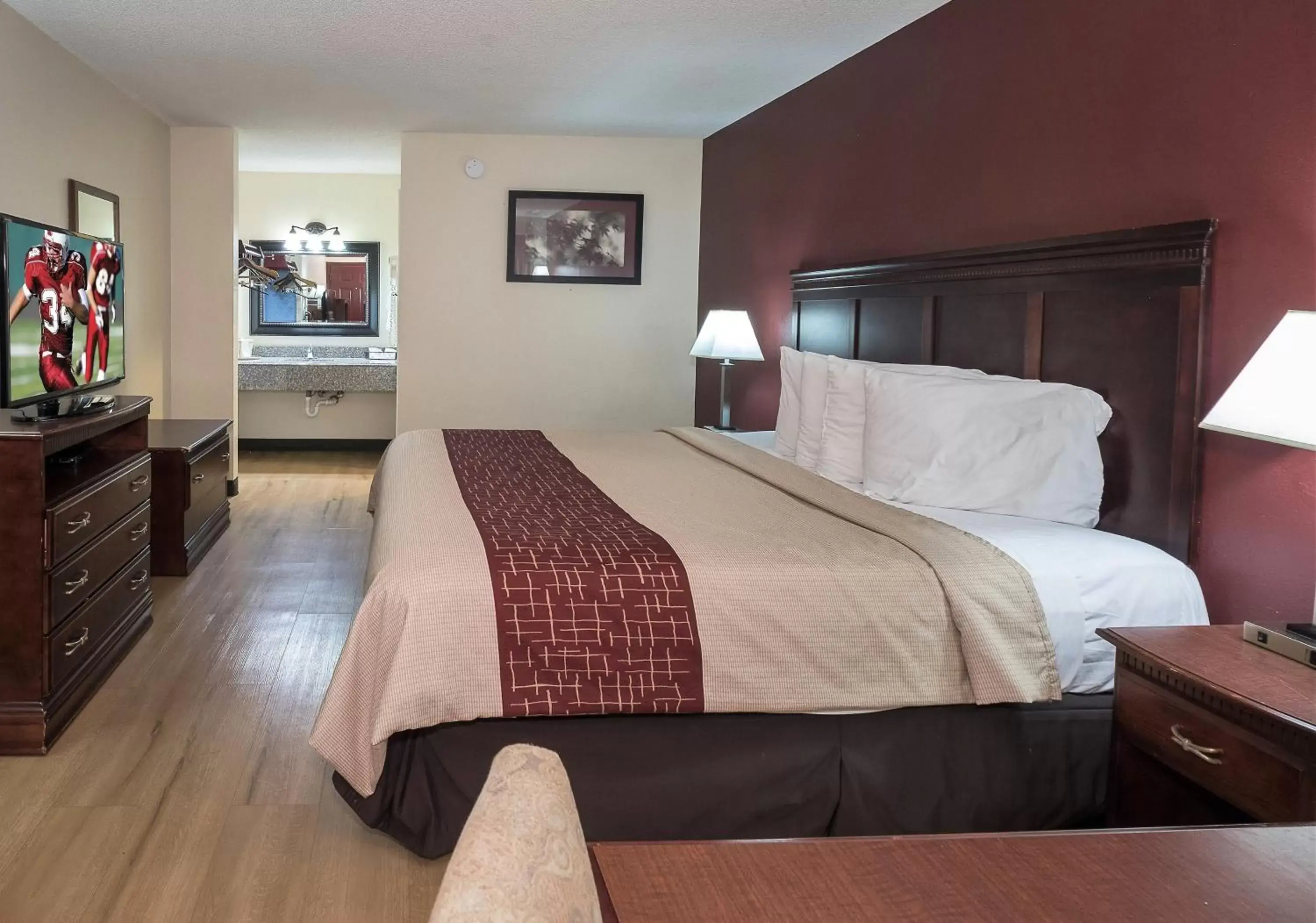 Standard King Room - Smoking in Red Roof Inn Chipley Standard King Room - Smoking in Red Roof Inn Chipley