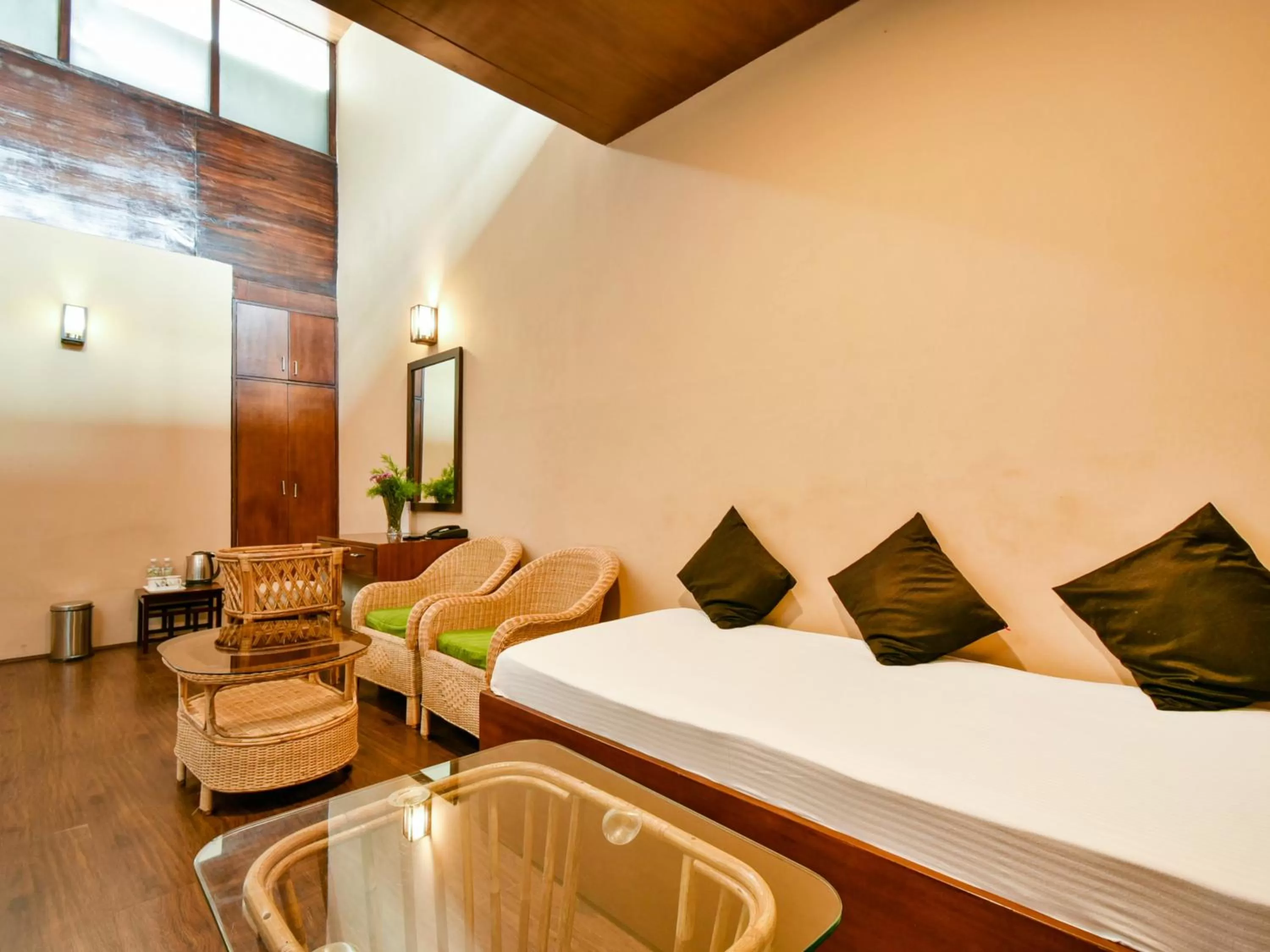 Bed in Muscatel Delamare - 200 Mts from MG Marg