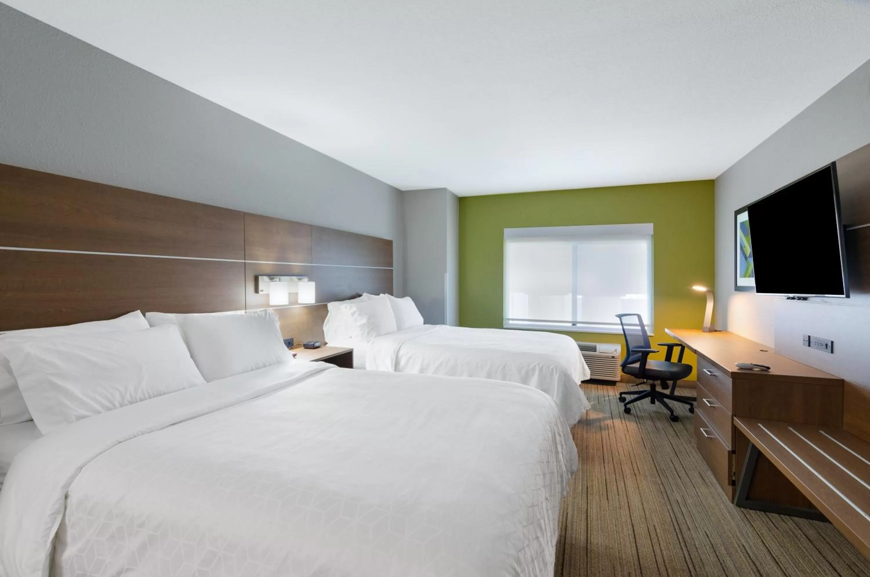 Photo of the whole room, Bed in Holiday Inn Express Hotel & Suites Weston by IHG