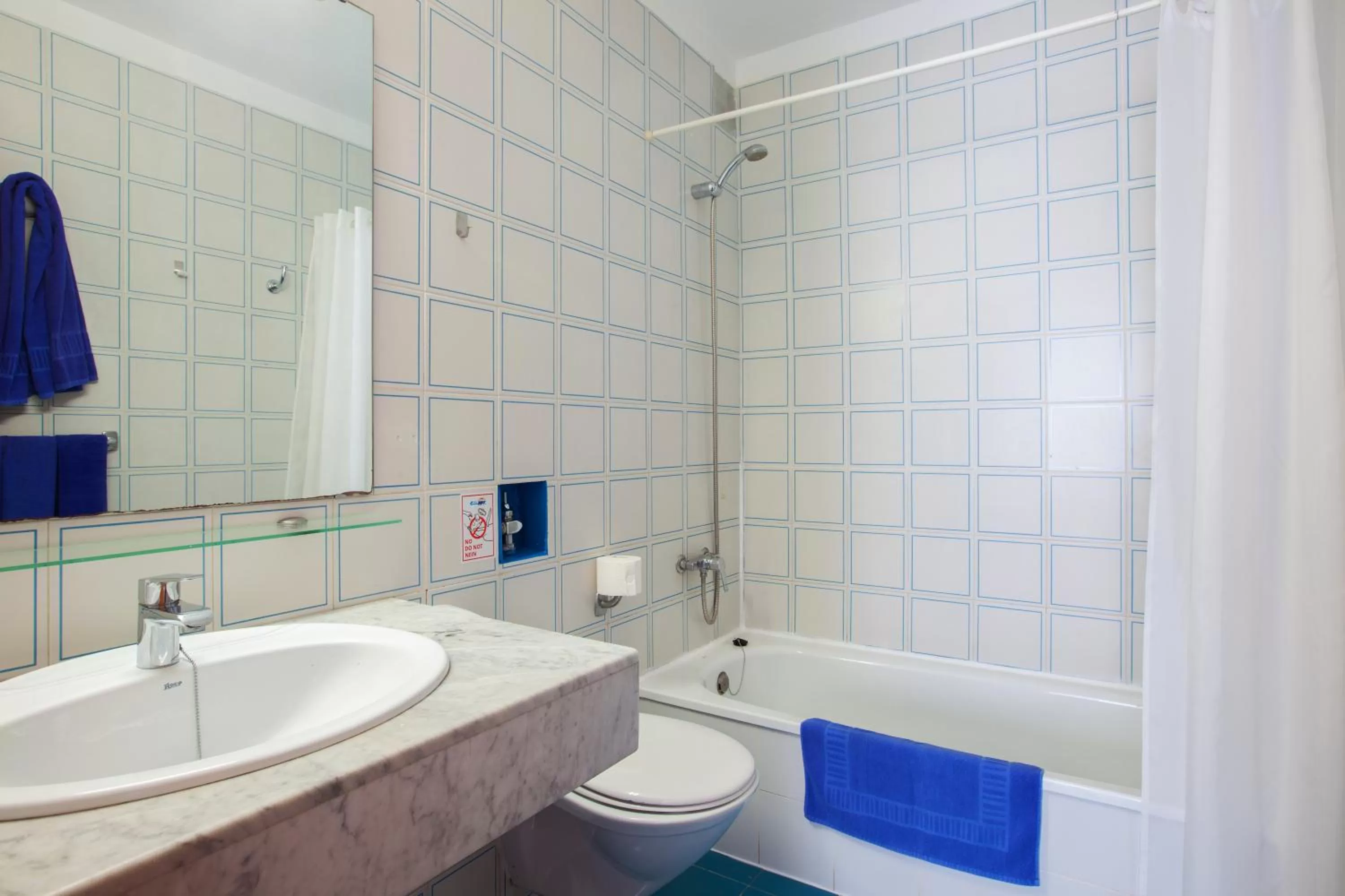 Bathroom in Aparthotel Costa Mar