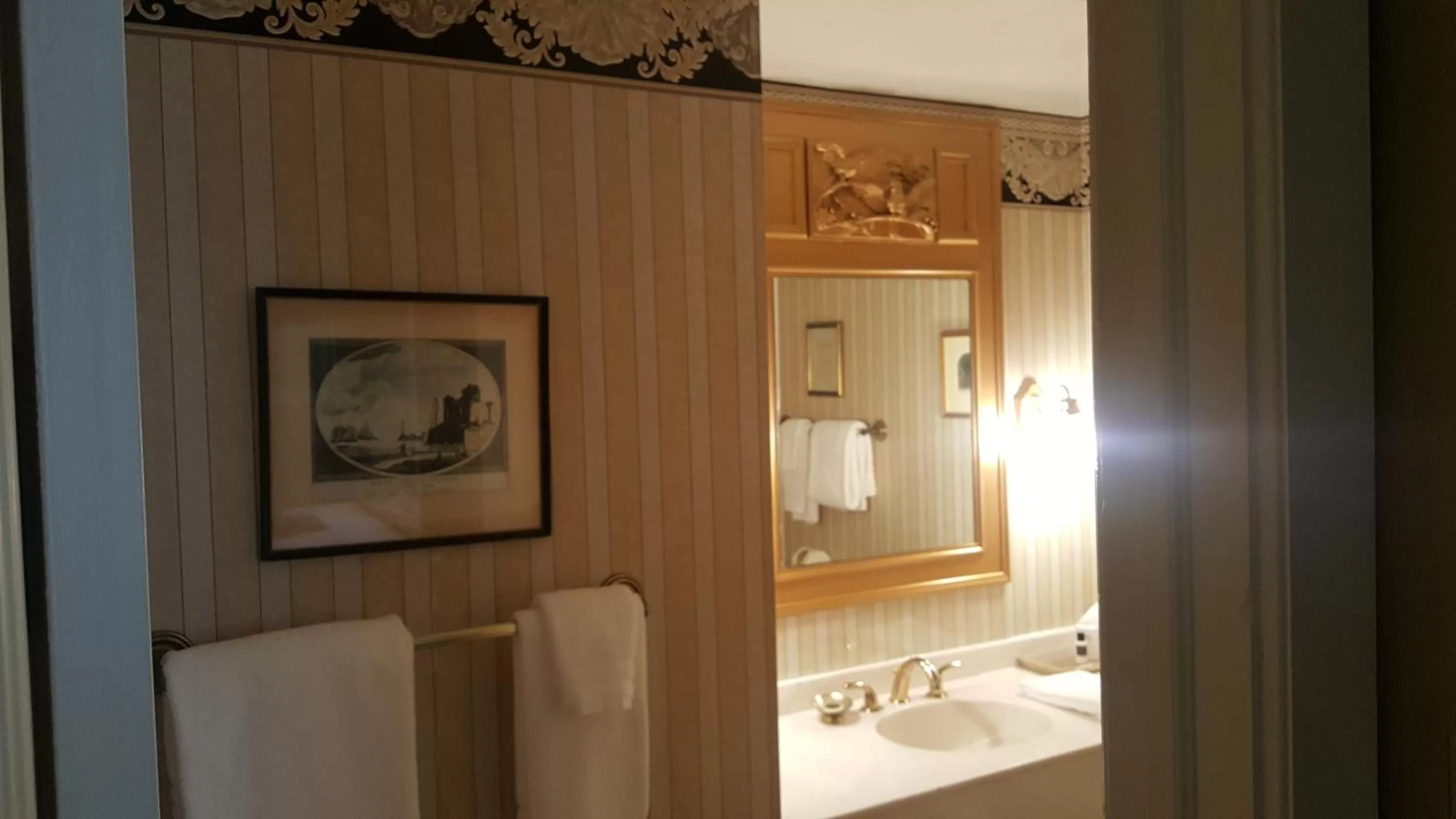 Bathroom in Ballastone Inn