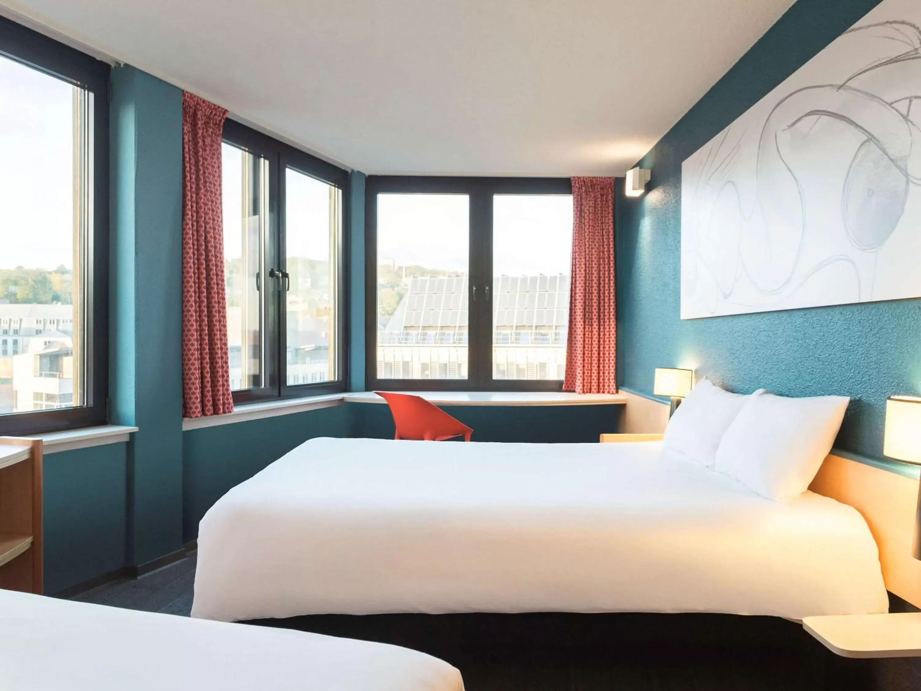 Superior Room with One Double Bed and One Single Bed in ibis Liège Centre Opéra Superior Room with One Double Bed and One Single Bed in ibis Liège Centre Opéra