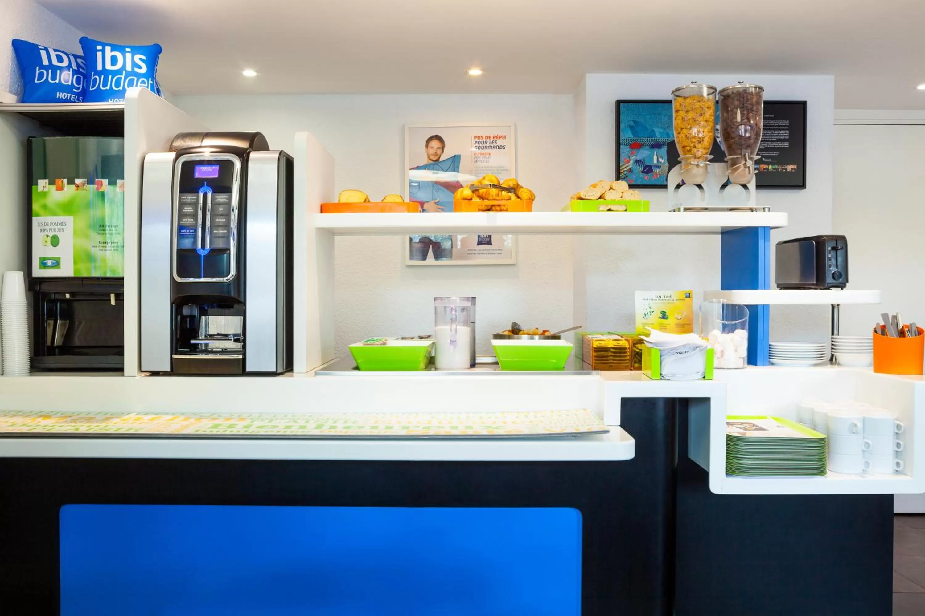 Buffet breakfast in Ibis Budget Sucy en Brie