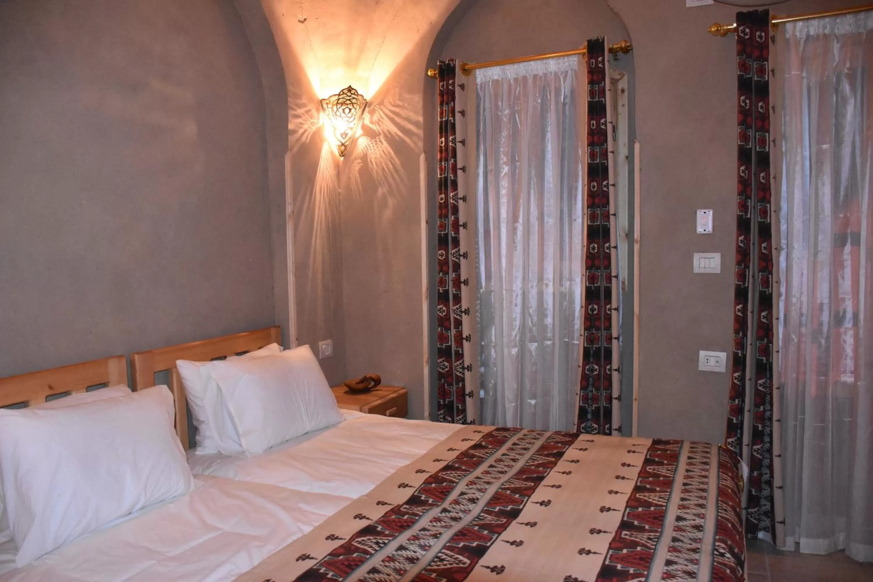 Bedroom, Bed in Embrace Hotel