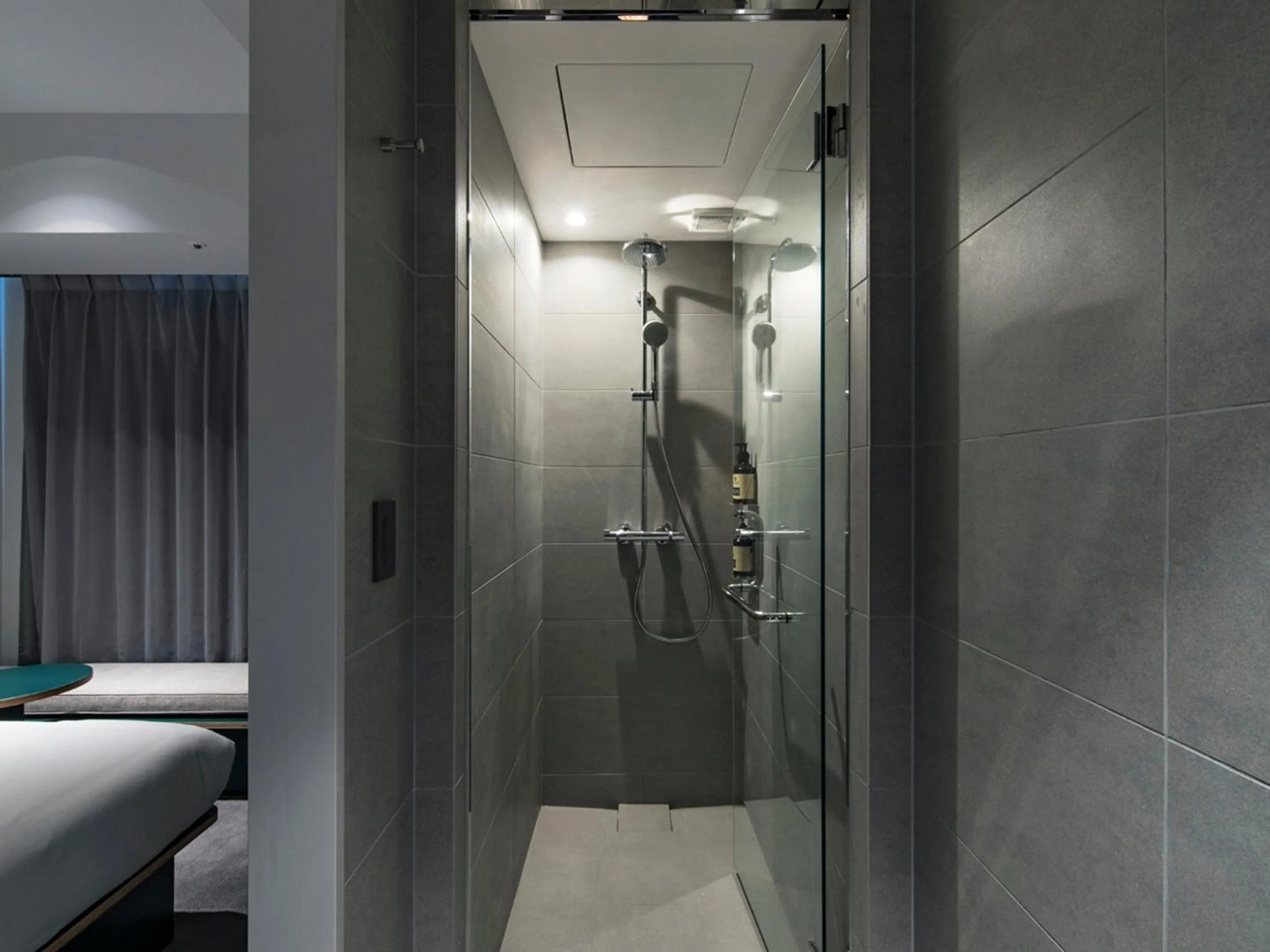 Bathroom, Bed in all day place shibuya