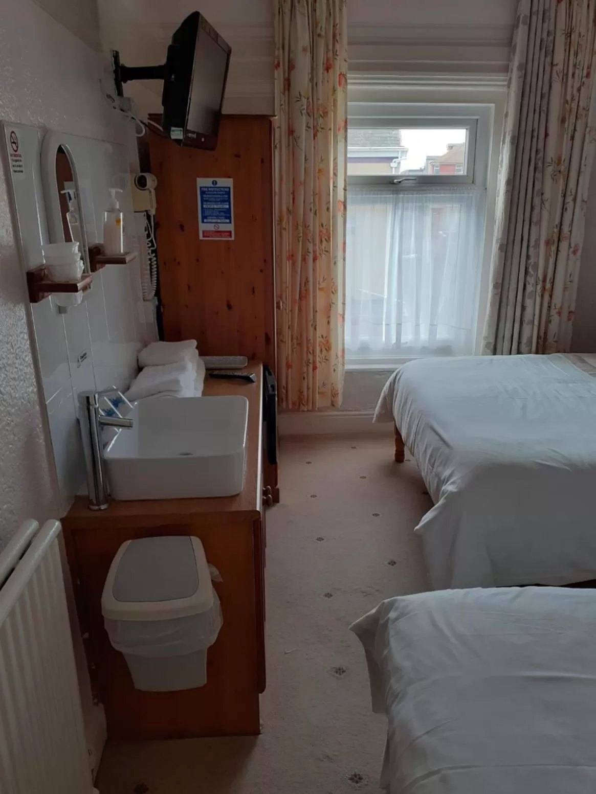 Photo of the whole room, Bed in Briny View Hotel