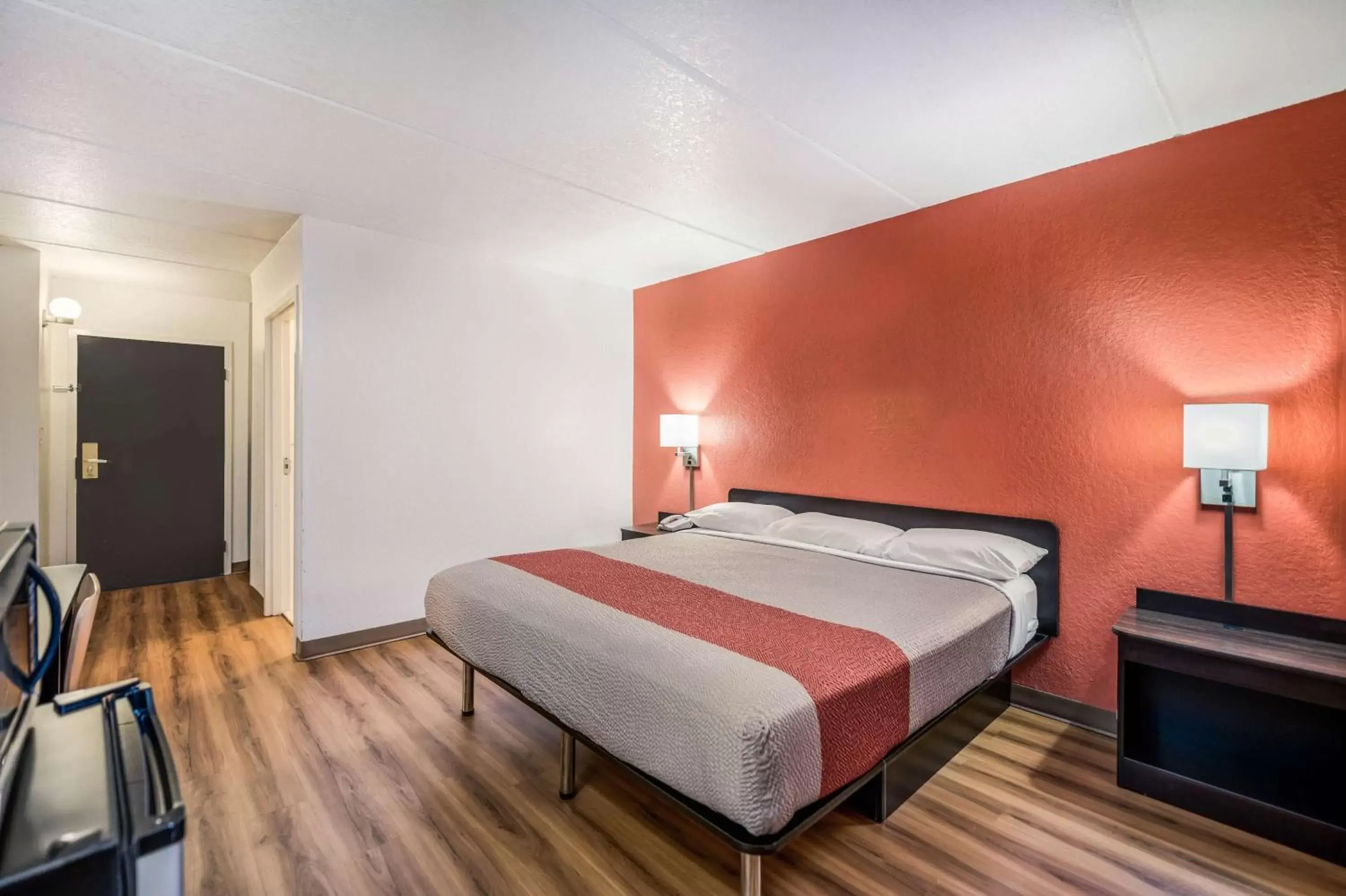 King Room with Roll-in Shower - Disability Access - Non-Smoking in Motel 6-Henderson, TX King Room with Roll-in Shower - Disability Access - Non-Smoking in Motel 6-Henderson, TX