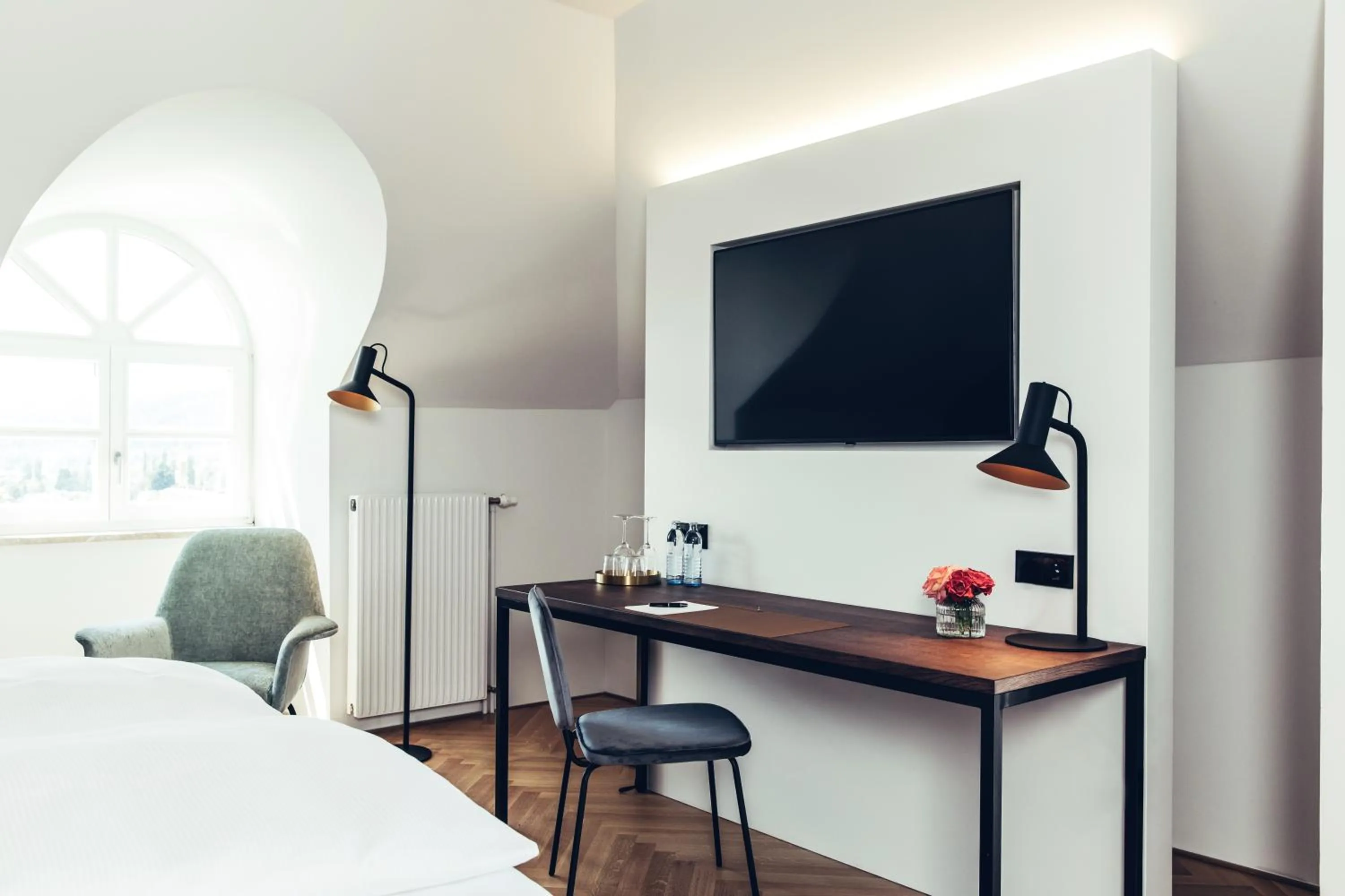 TV and multimedia, Bed in Hotel Dermuth Klagenfurt
