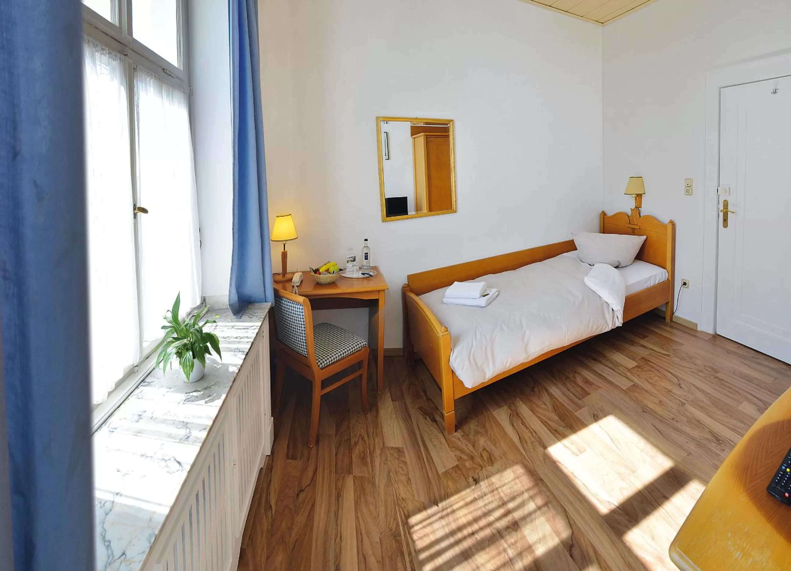 Photo of the whole room, Bed in Villa Oranien