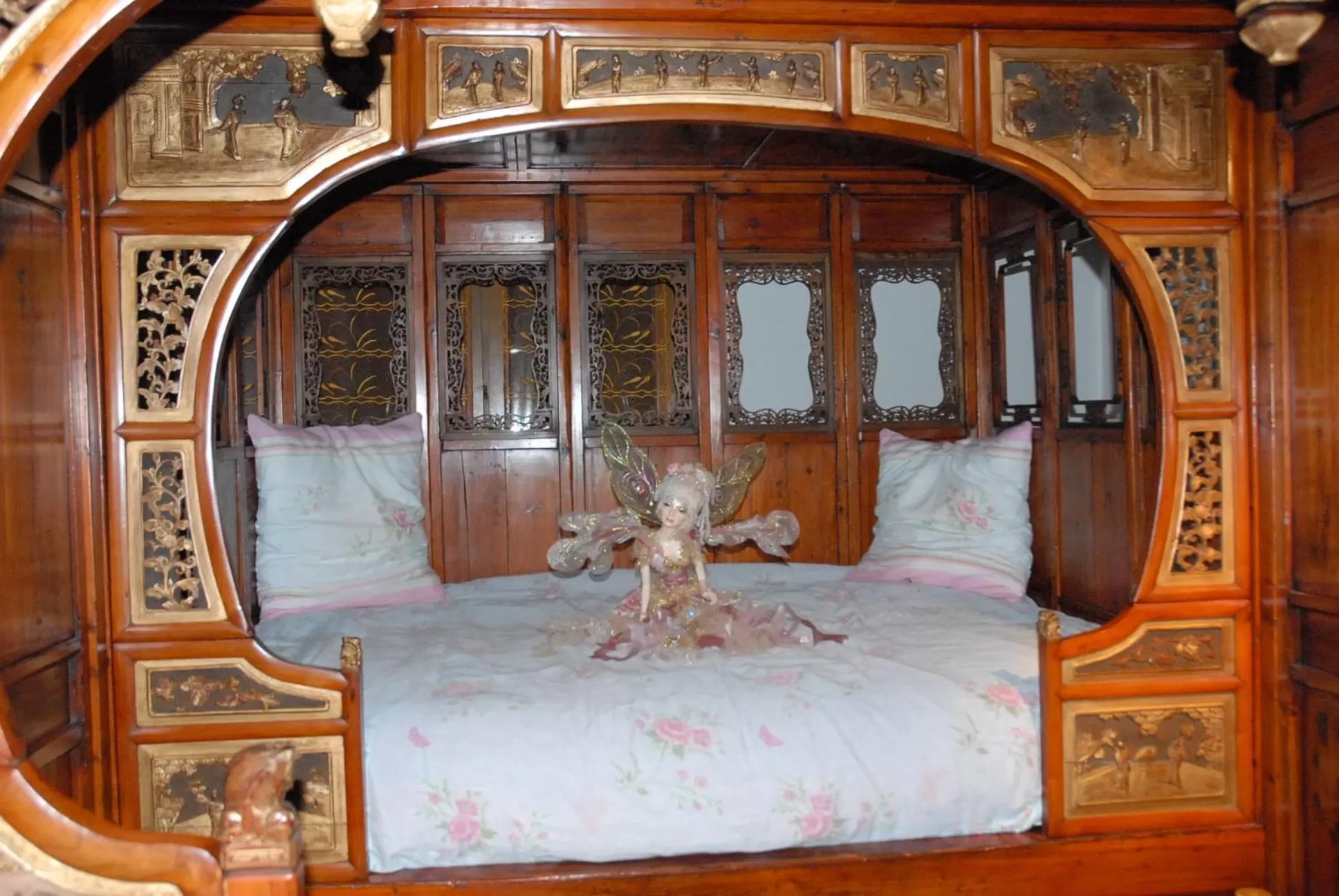 Bed in Villa Thalassa domaineleshesperides