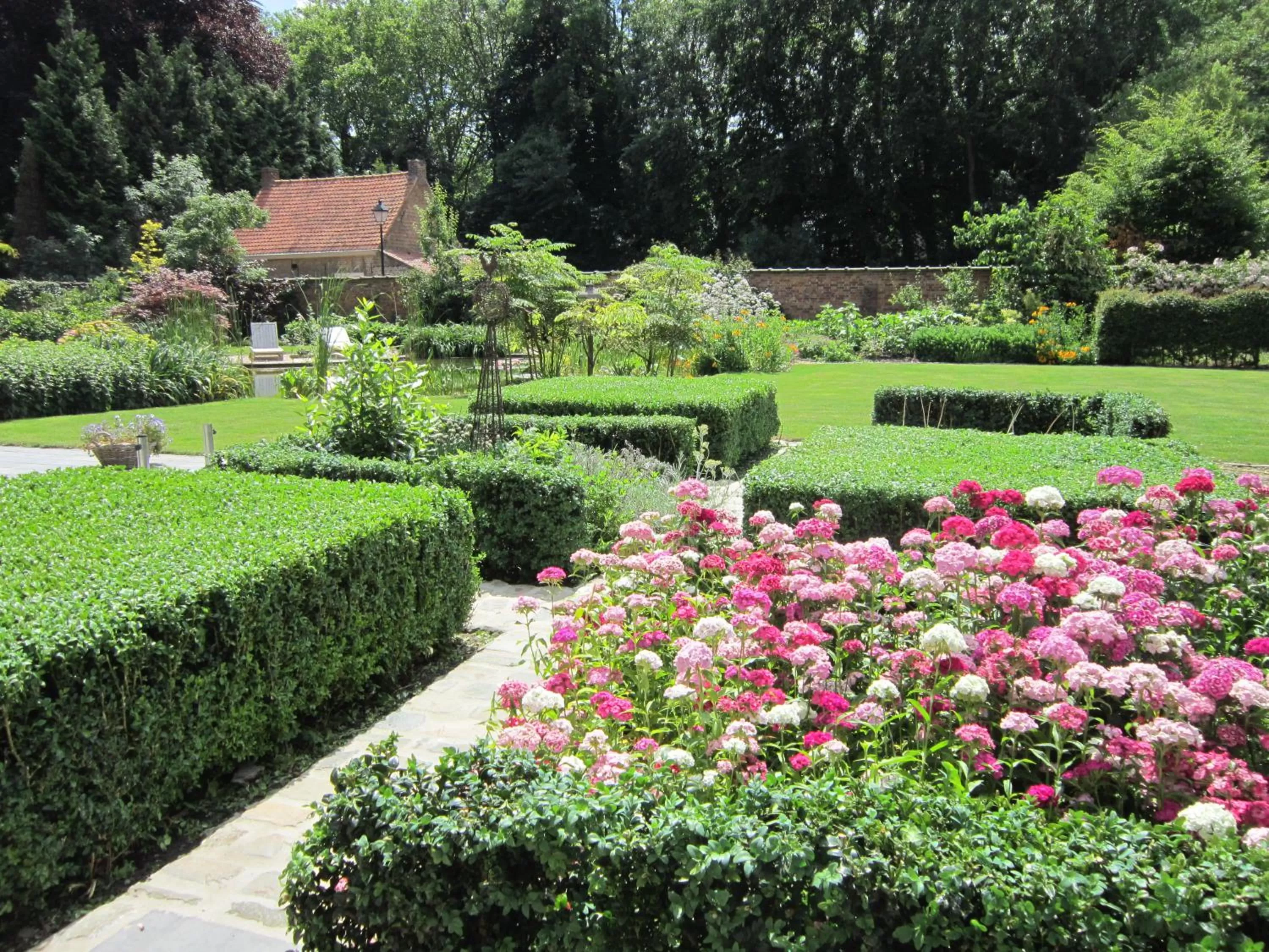 Summer, Garden in B&B Pastorie van Merkem