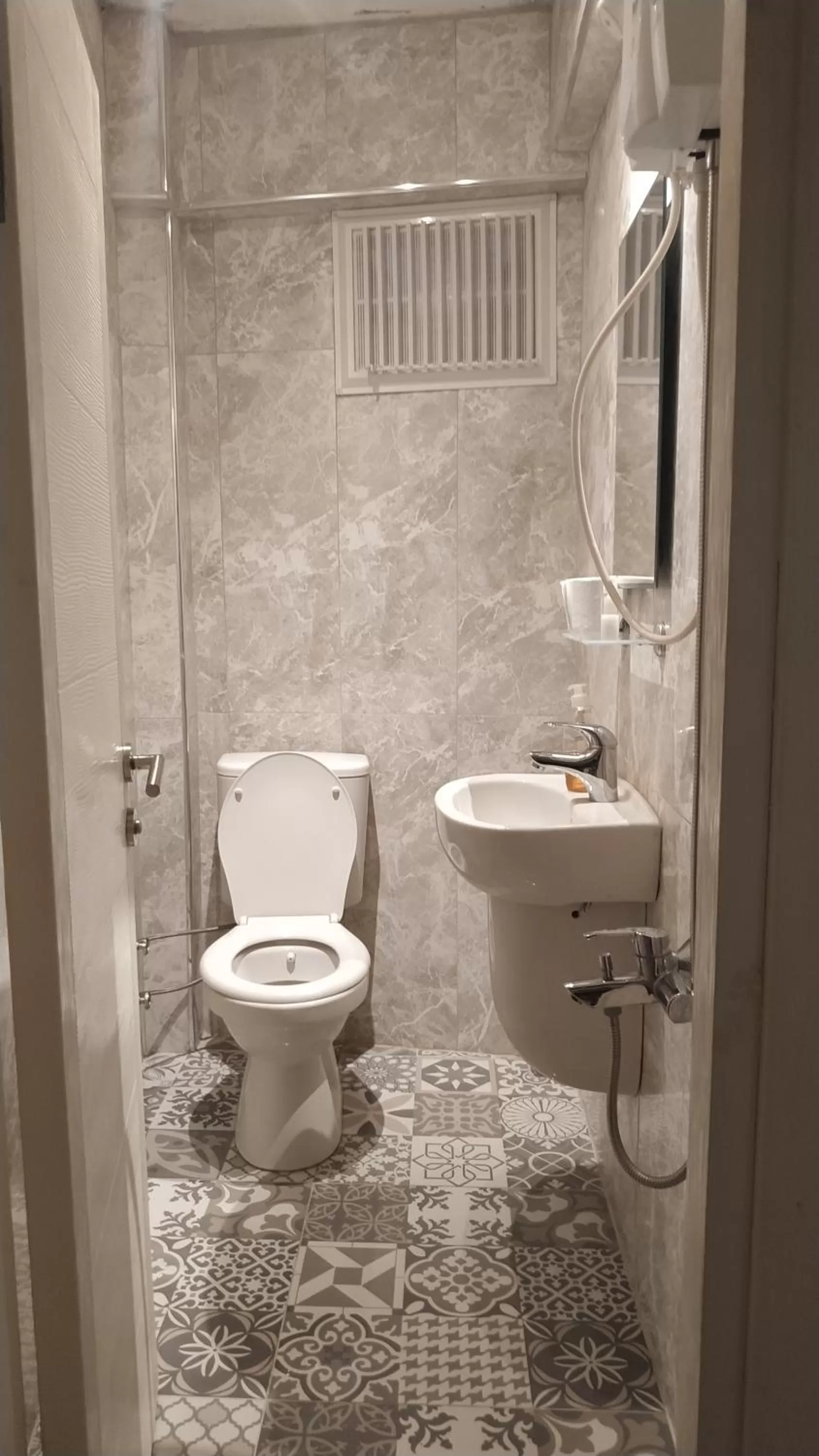 Shower in No Problem Pansiyon & Alkaya