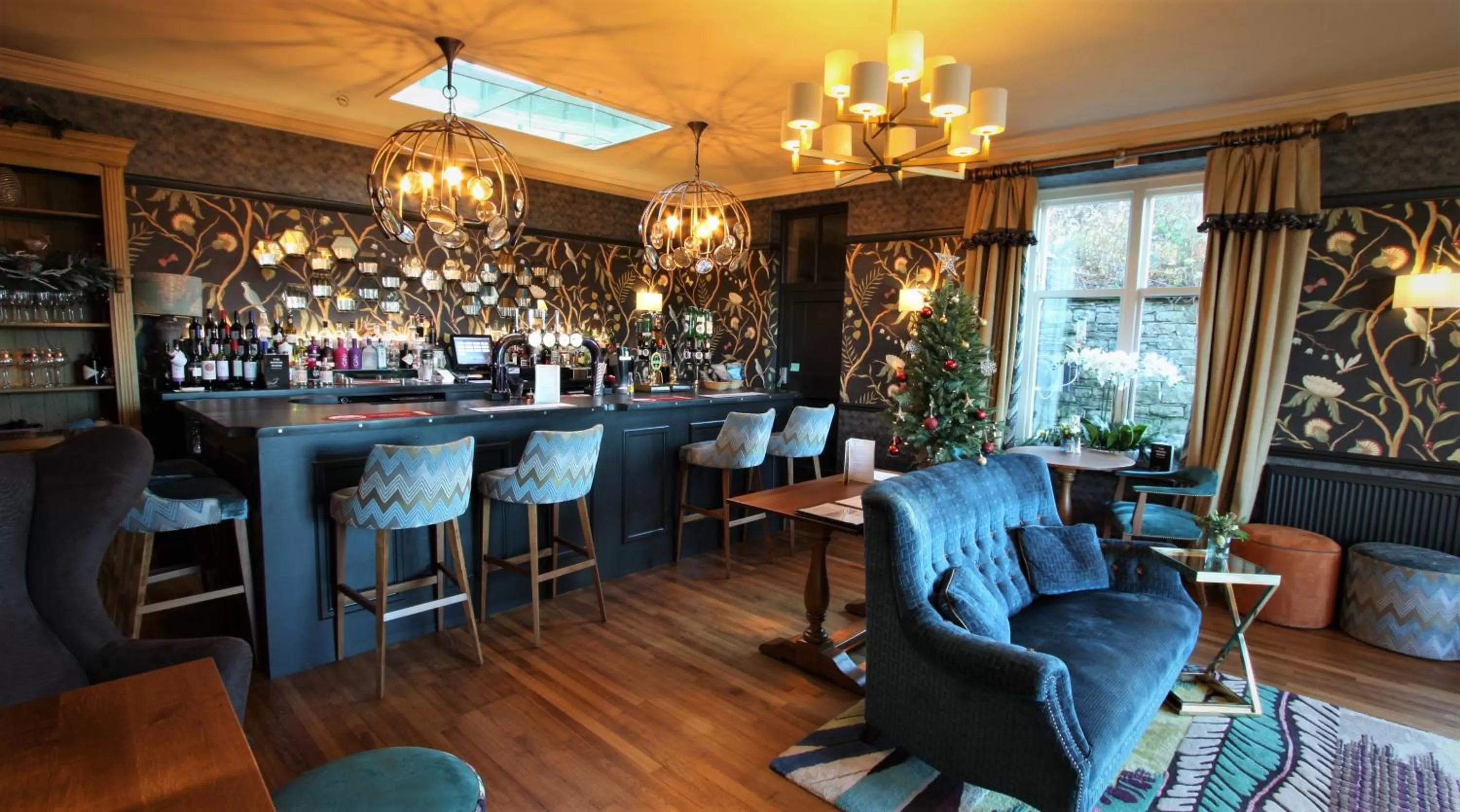 Lounge or bar in Ravenstone Manor
