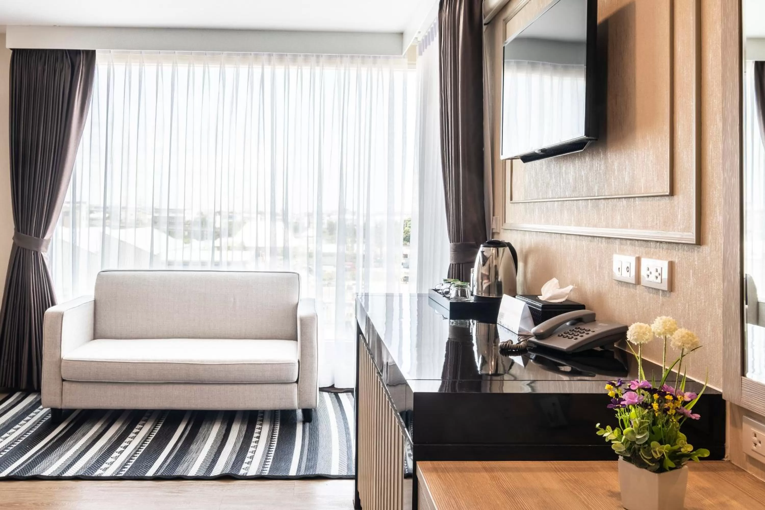 Bedroom in Sinsuvarn Airport Suite Hotel