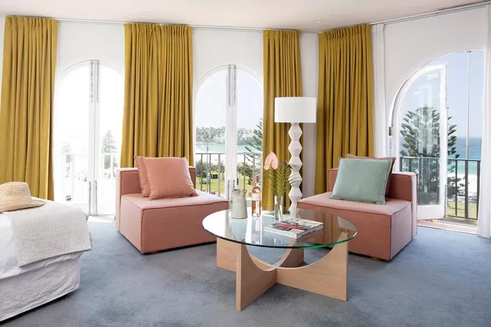 Beach Front Corner King Room in Hotel Ravesis Beach Front Corner King Room in Hotel Ravesis