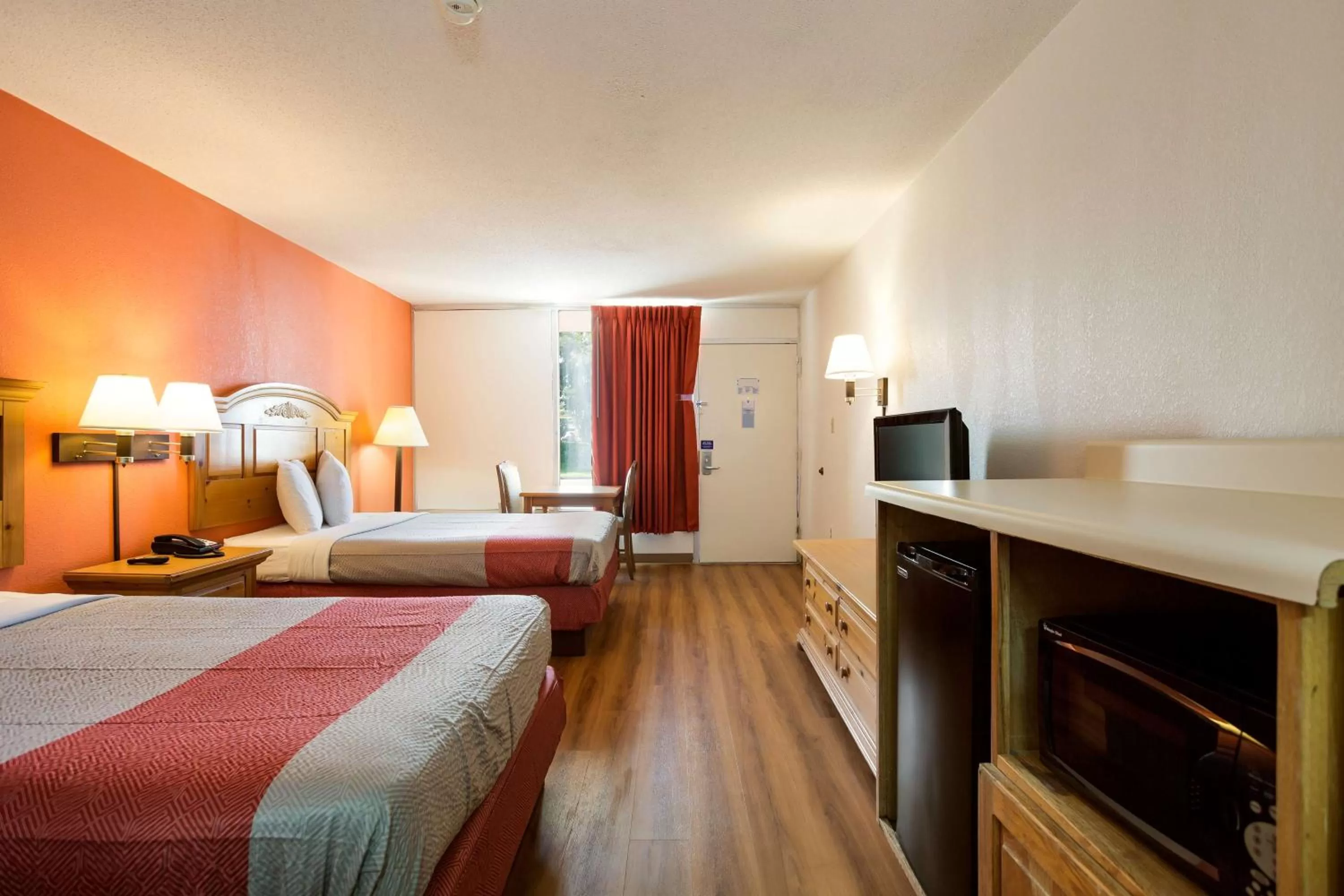 TV and multimedia, Bed in Motel 6-Clarksville, TN