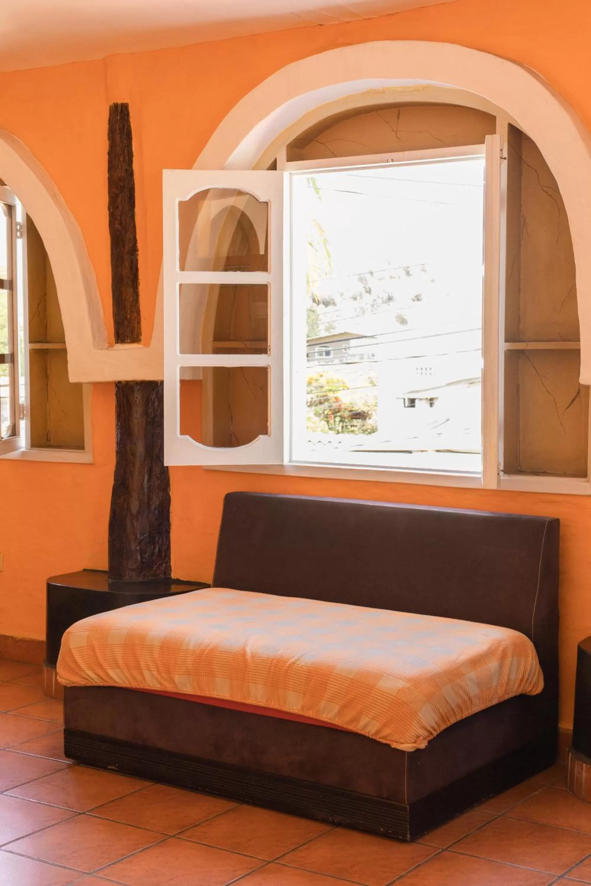 Balcony/Terrace, Bed in Hotel Crossman