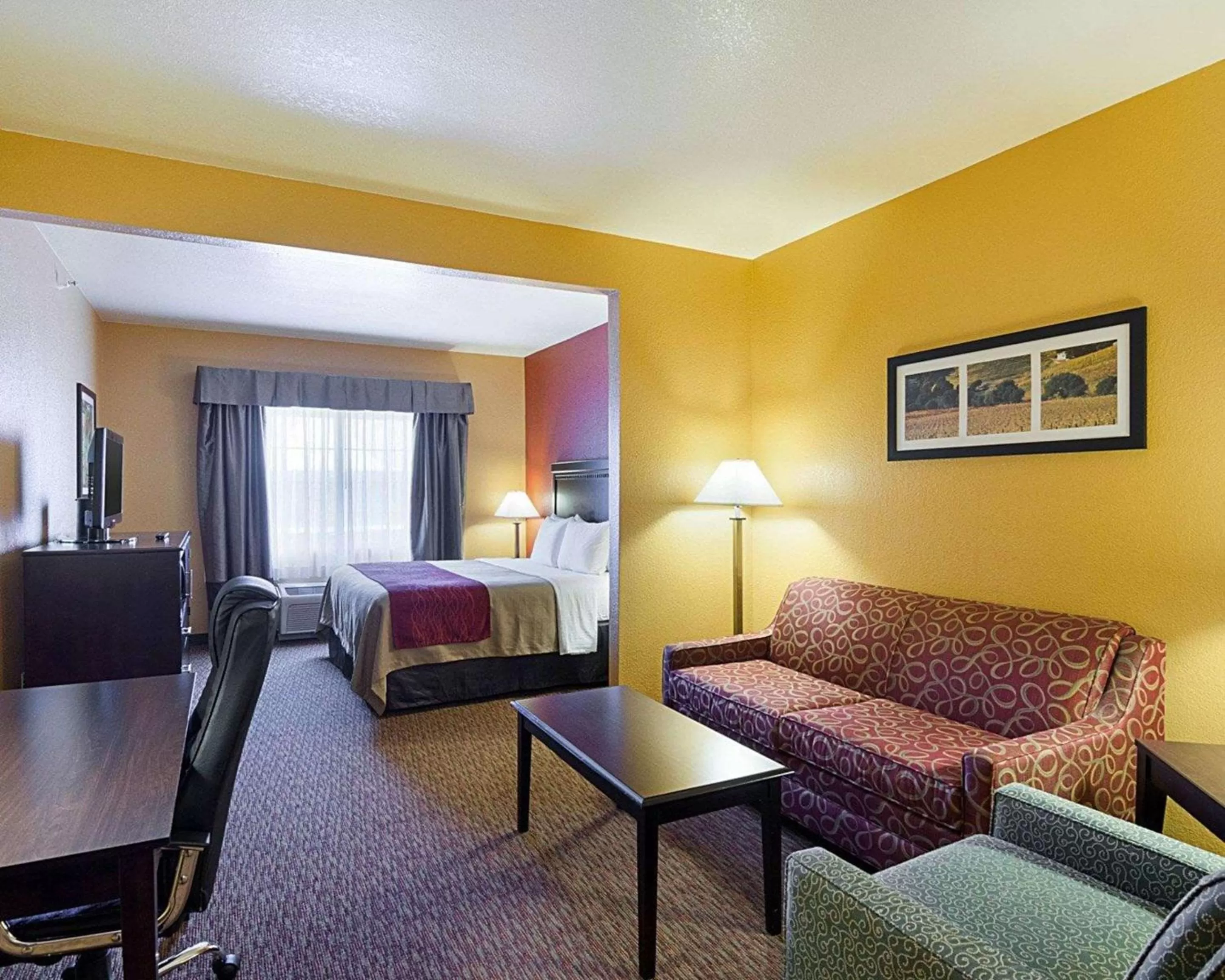 Bedroom, Bed in Comfort Inn & Suites Orange - Montpelier