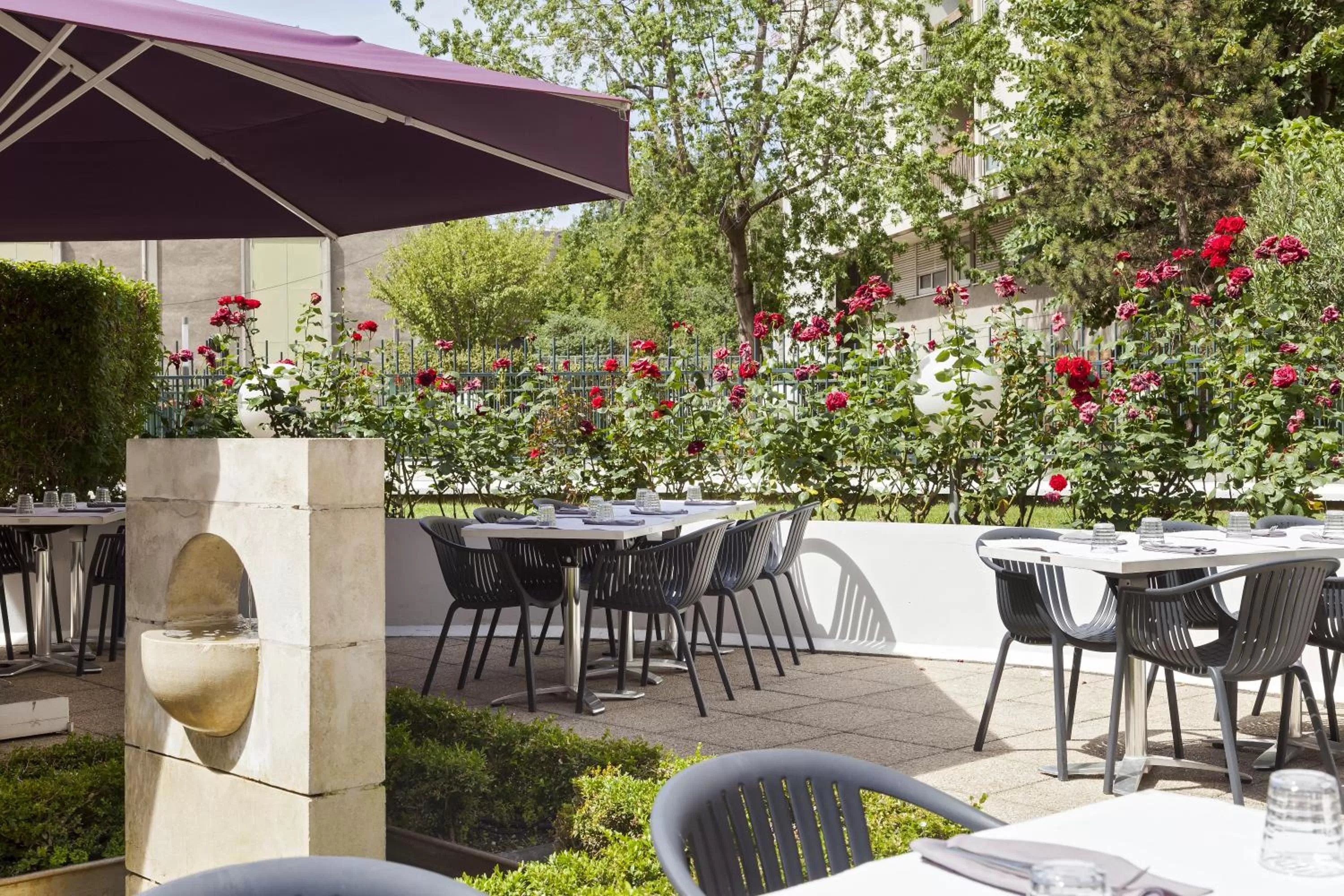 Patio in B&B HOTEL Paris 17 Batignolles