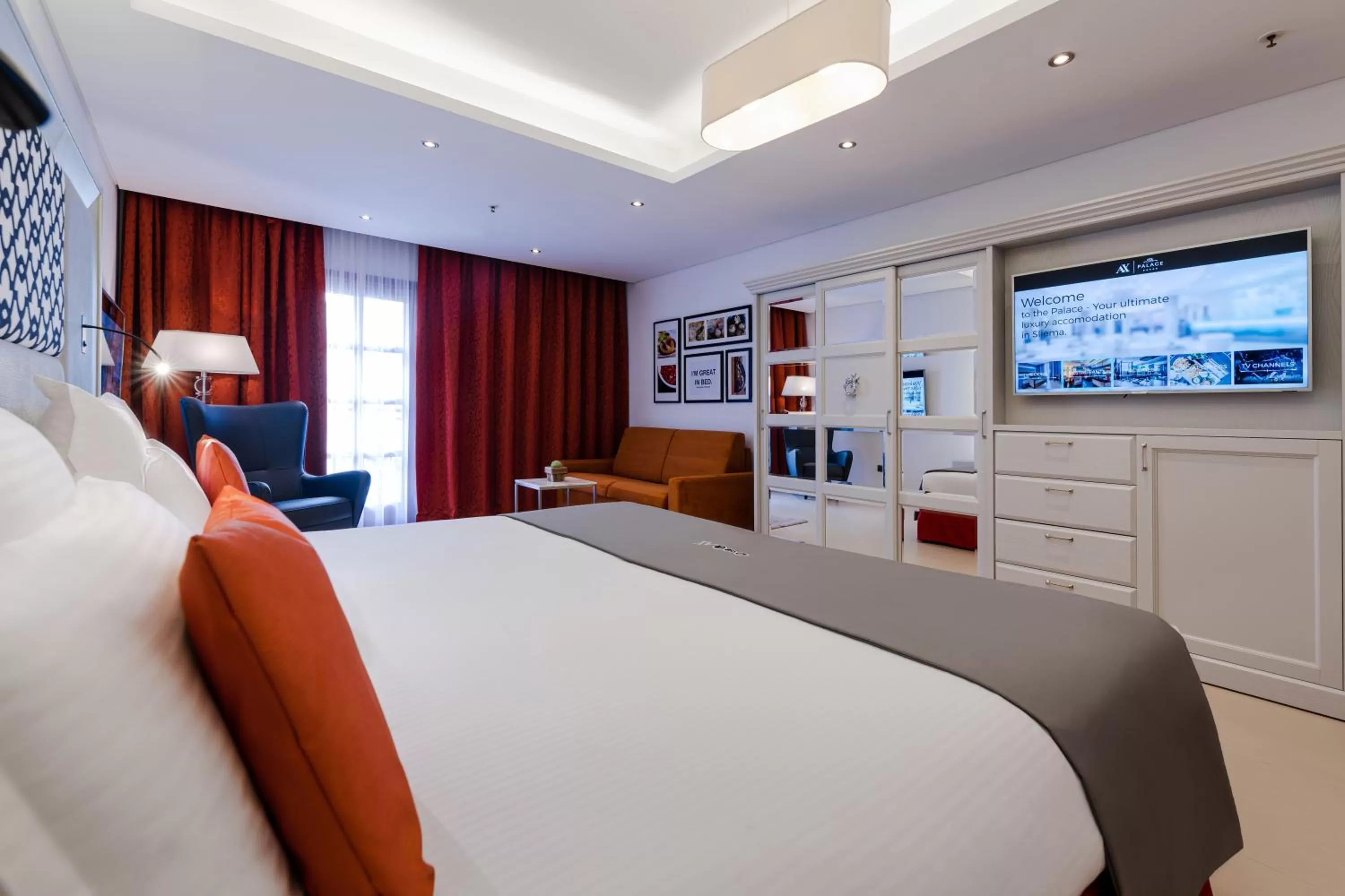 Photo of the whole room, Bed in AX The Palace