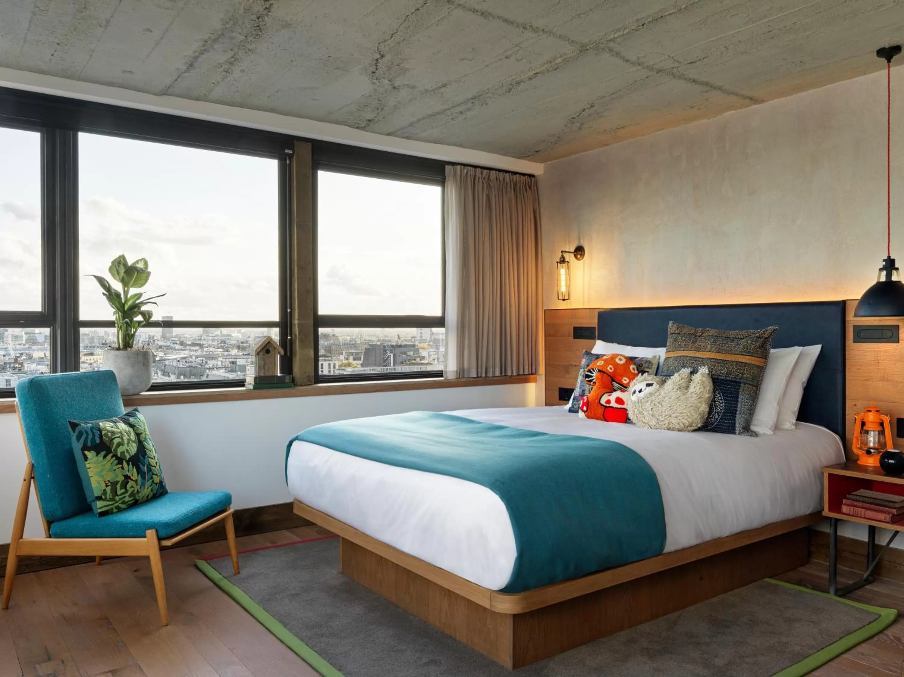 Bedroom, Bed in Treehouse Hotel London