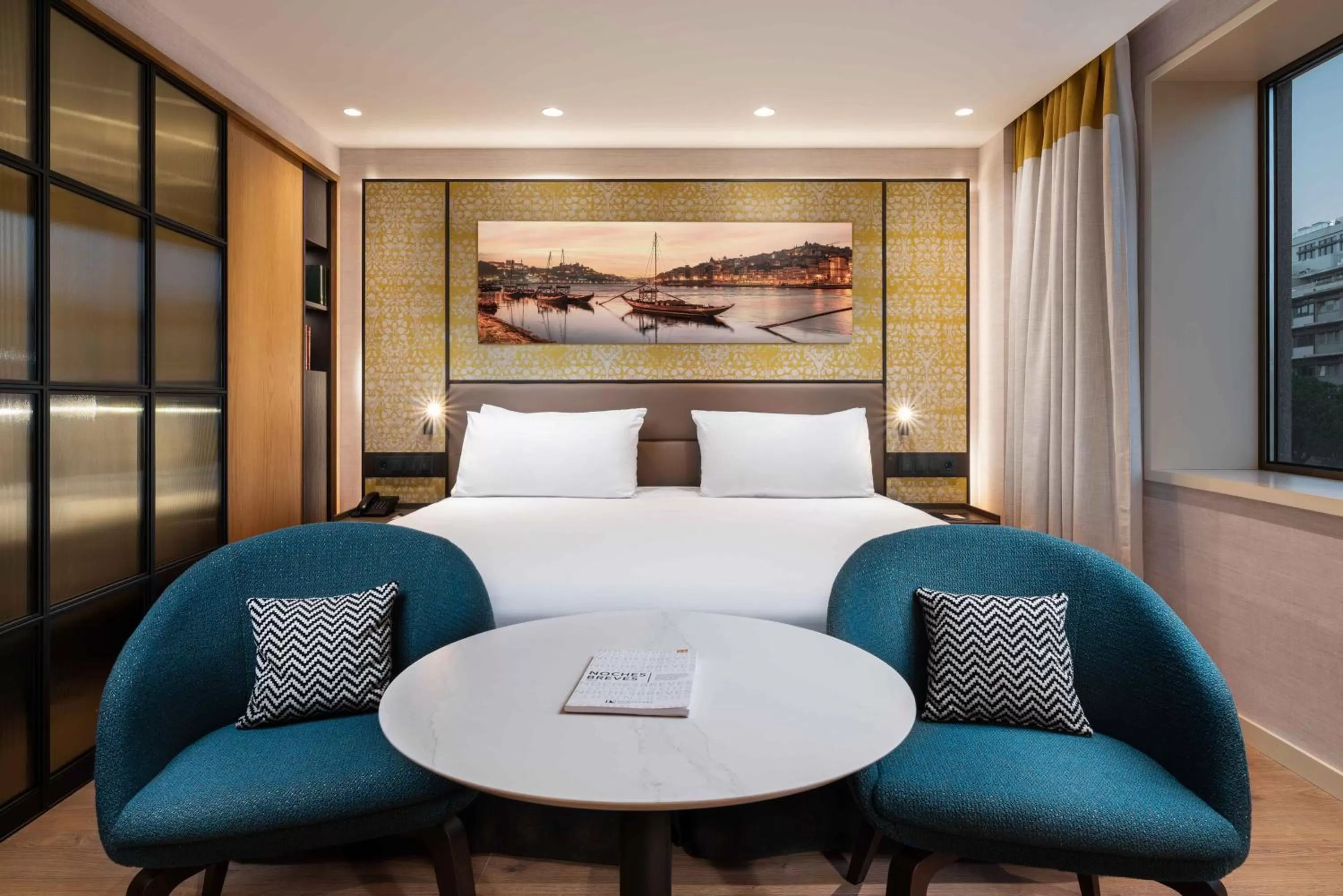 Photo of the whole room, Bed in Eurostars Aliados