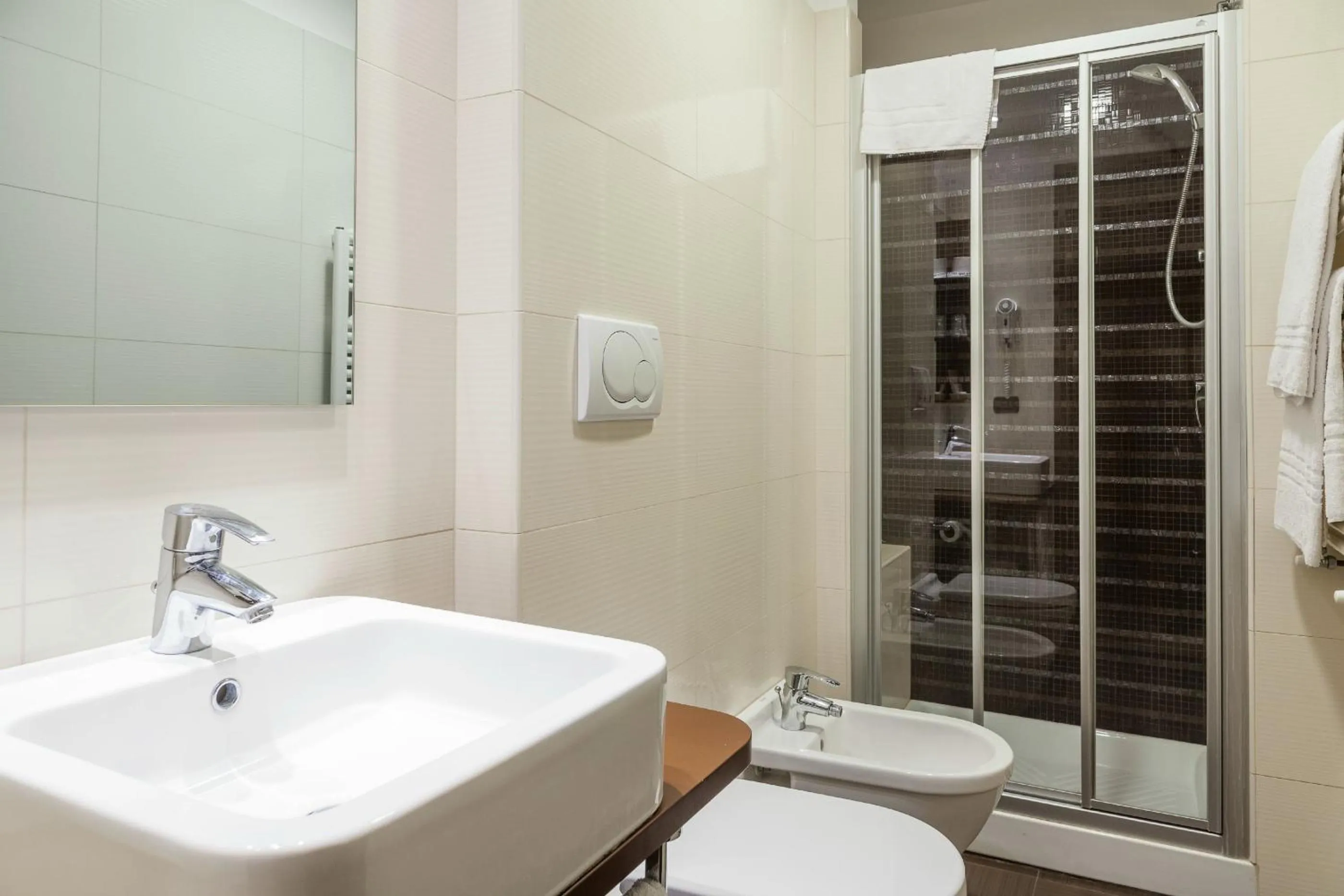 Premium Double Room in Hotel Des Etrangers