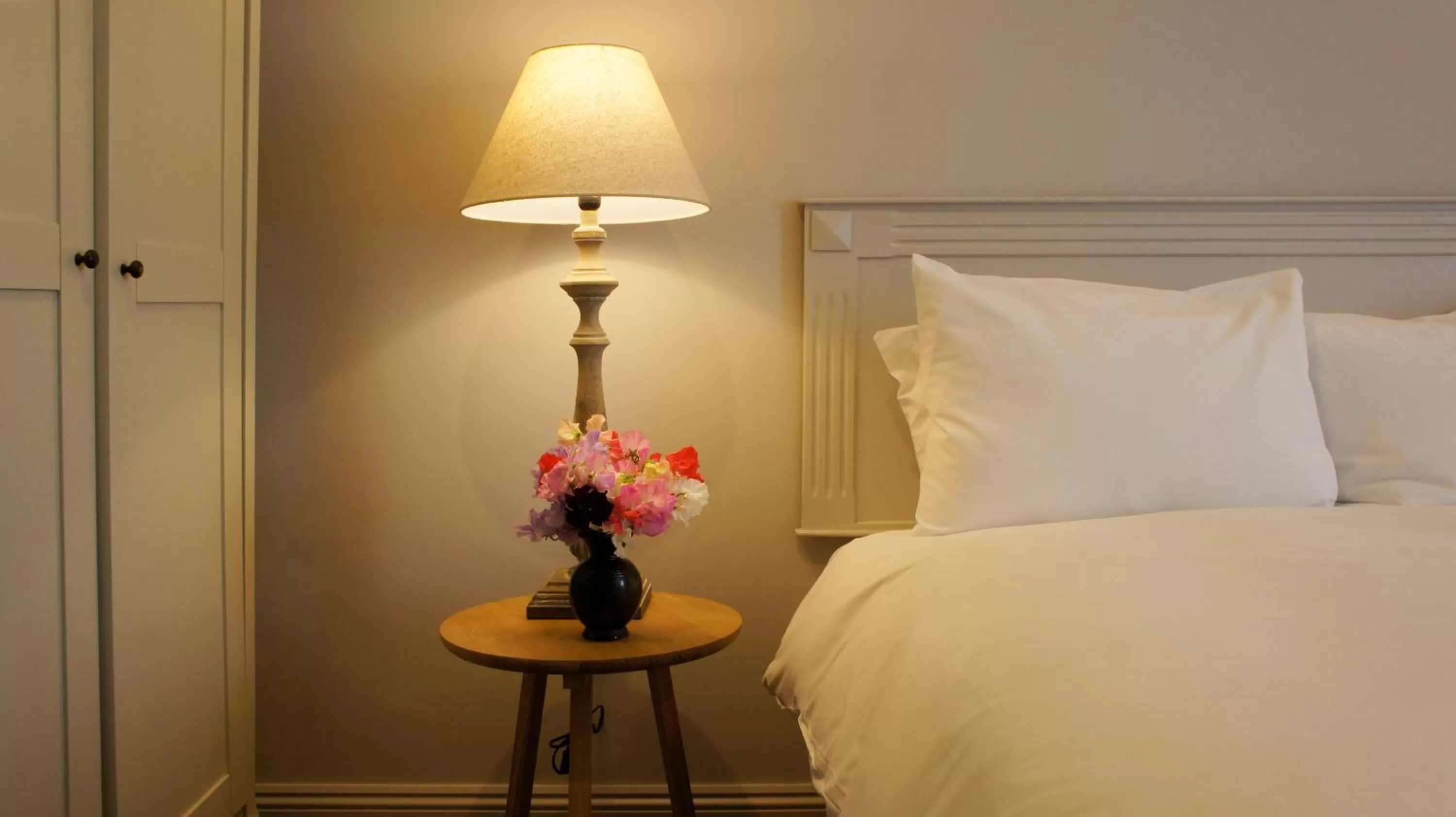 Bedroom, Bed in Abergavenny Hotel