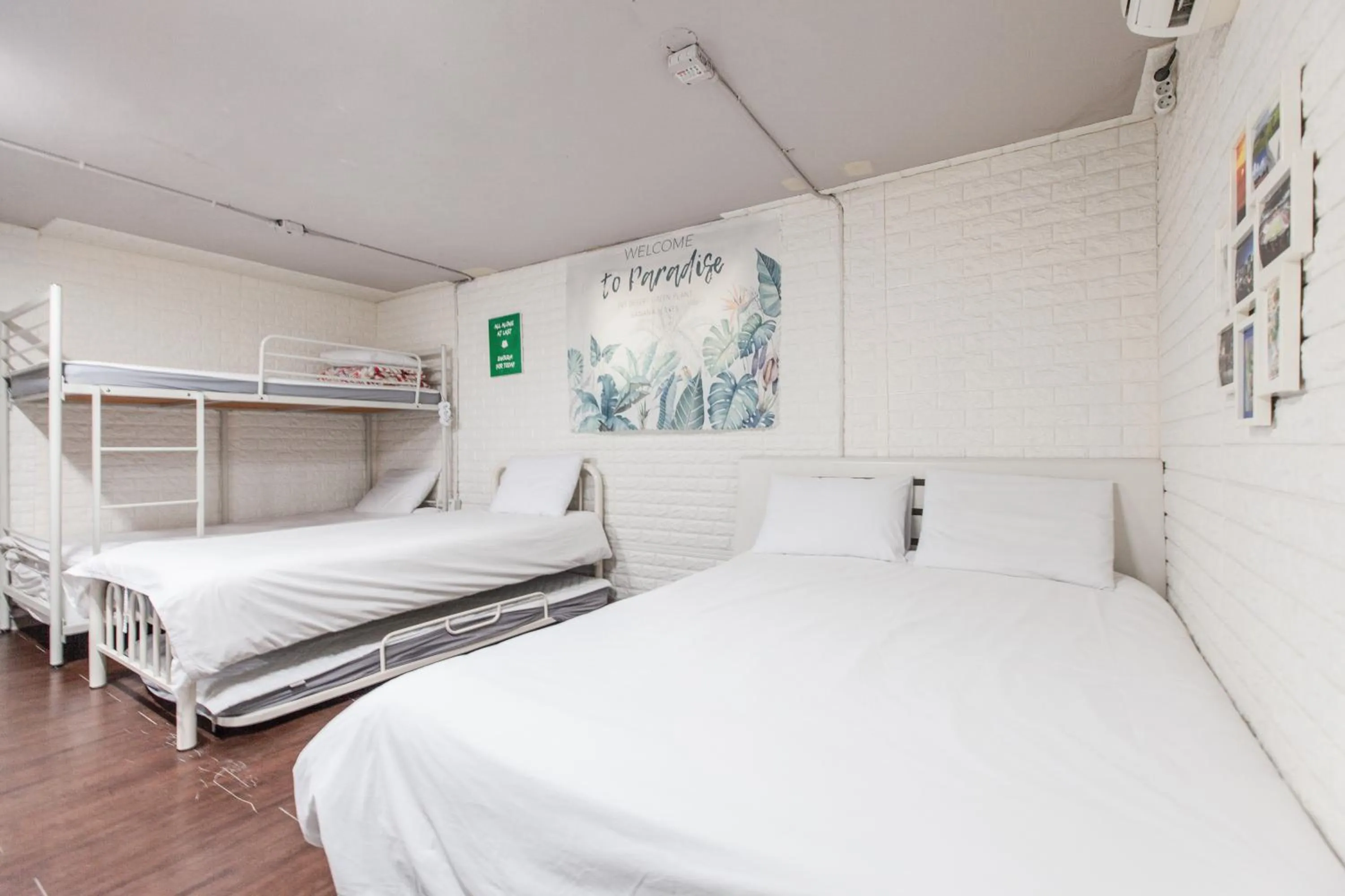 Photo of the whole room, Bed in Hongdae Style Guesthouse