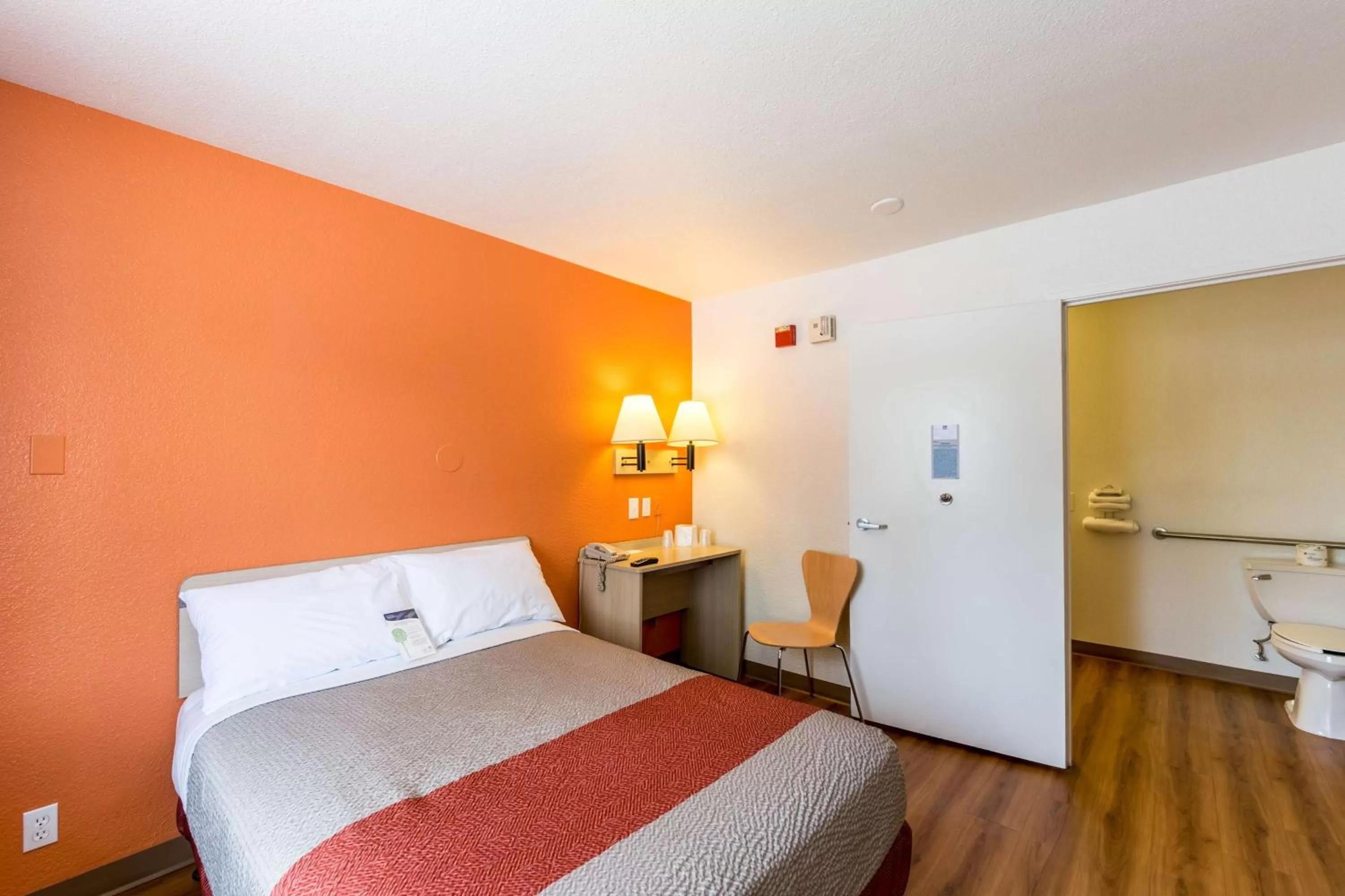 Photo of the whole room, Bed in Motel 6-Klamath Falls, OR